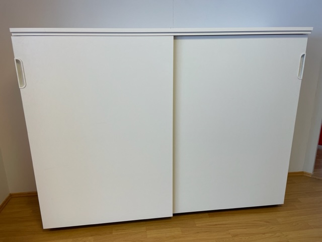 SELT / SOLD - IKEA skenkur með rennihurðum og læsingu (4 stk.)