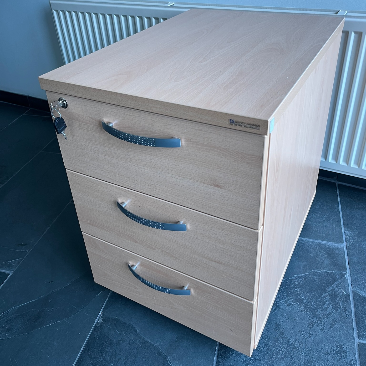 SELT / SOLD Skúffuskápur frá EG skrifstofuhúsgögn