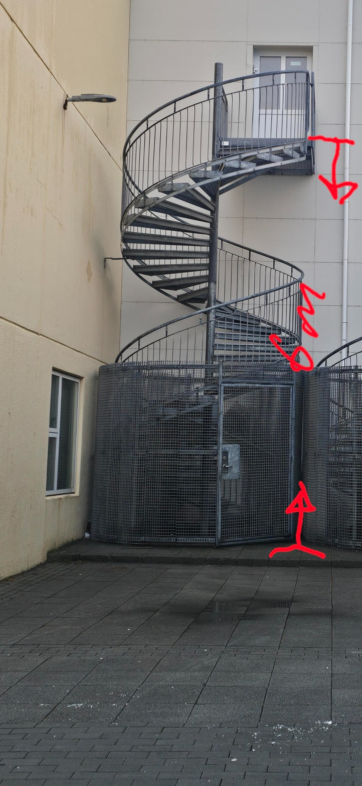 SELT / SOLD - Hringstigi - galvaniserað - 2 hæðir 6 metrar 9