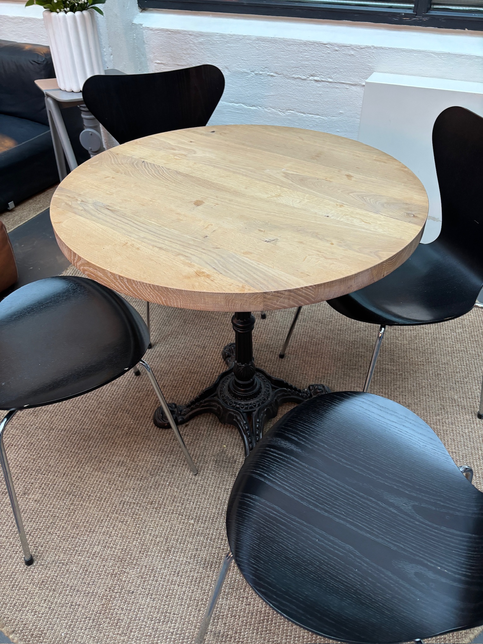 SELT / SOLD Hringborð, sérsmíði, Ø80 x H76 sm.