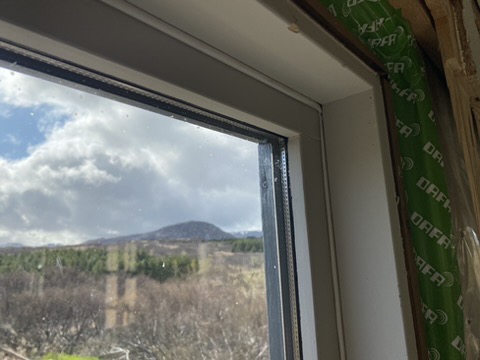 SELT / SOLD - Vandaður gluggi(nr. 1) með opnanlegu fagi, B160 x H108 sm. 4