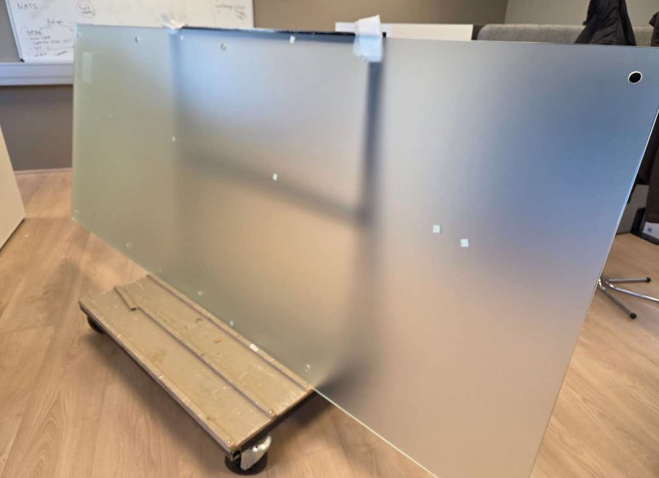 SELT / SOLD Glertússtafla, 250x100 8 mm með Festingu