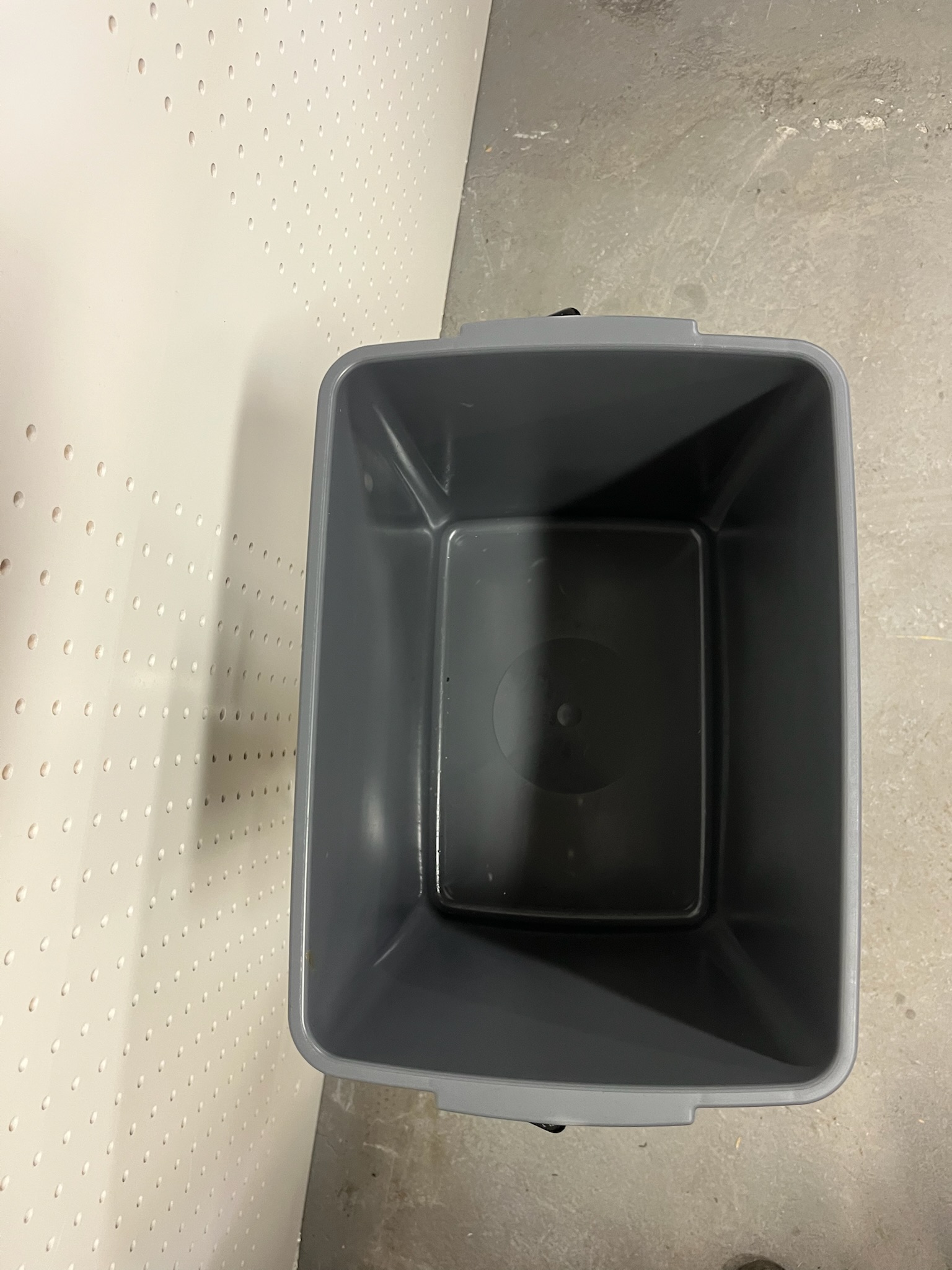 SELT / SOLD Lífræn tunna á hjólum, H80xB40xD27sm. 4