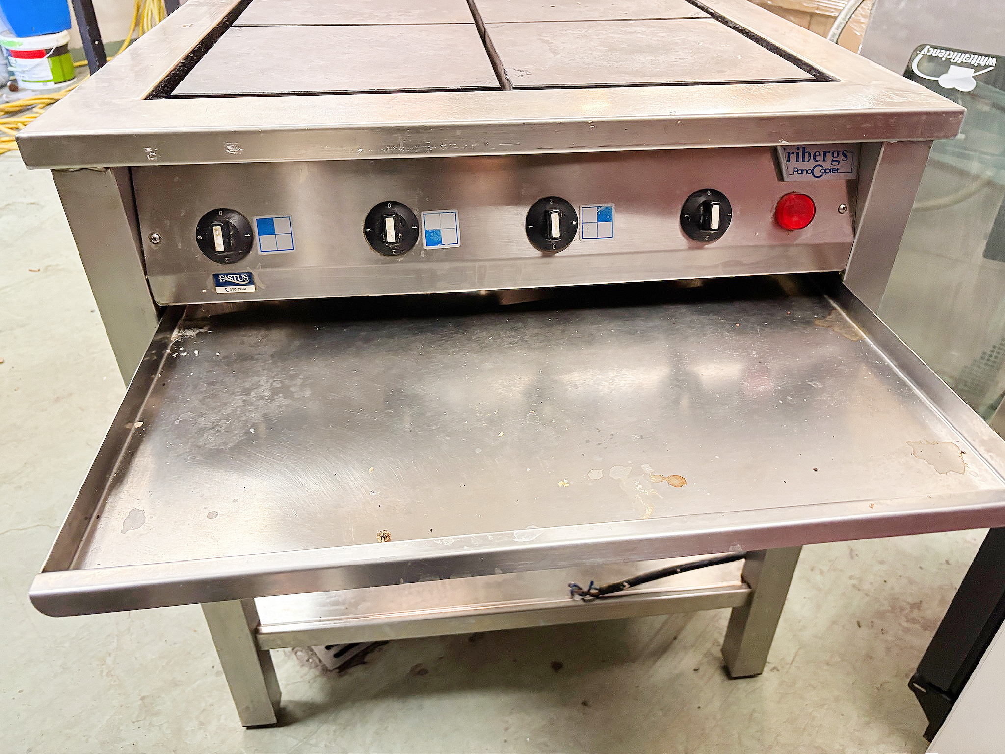 SELT / SOLD Fribergs flatpanna frá Fastus, B80xD70xH88sm. 4