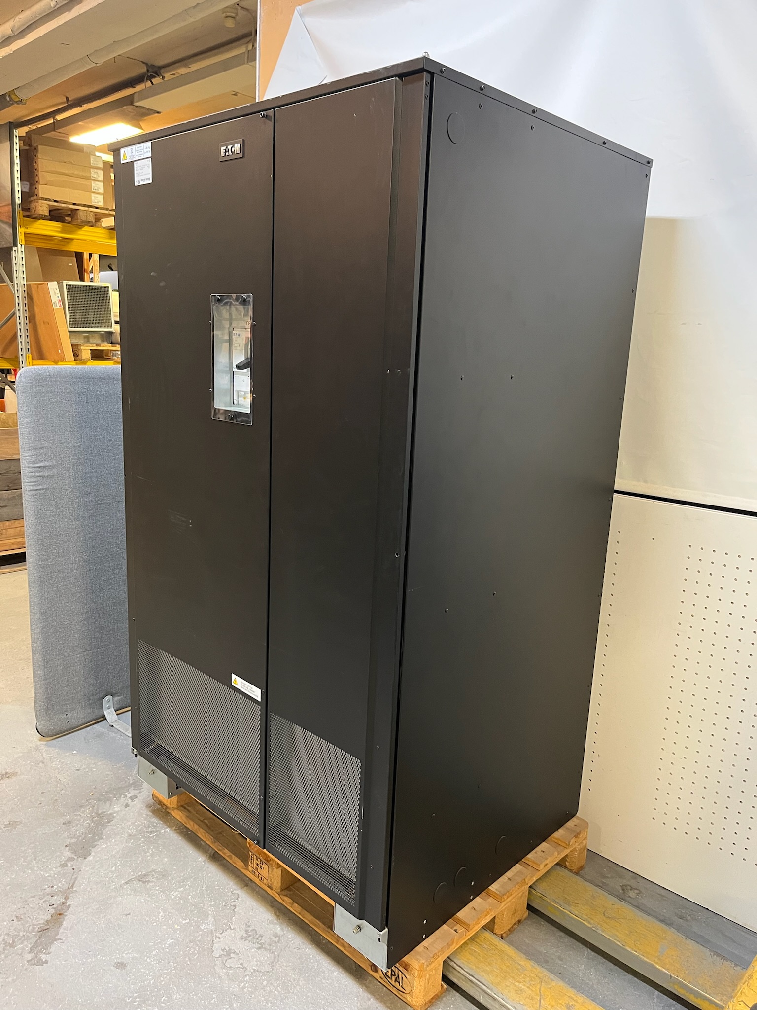 Eaton rafhlöðuskápur 3