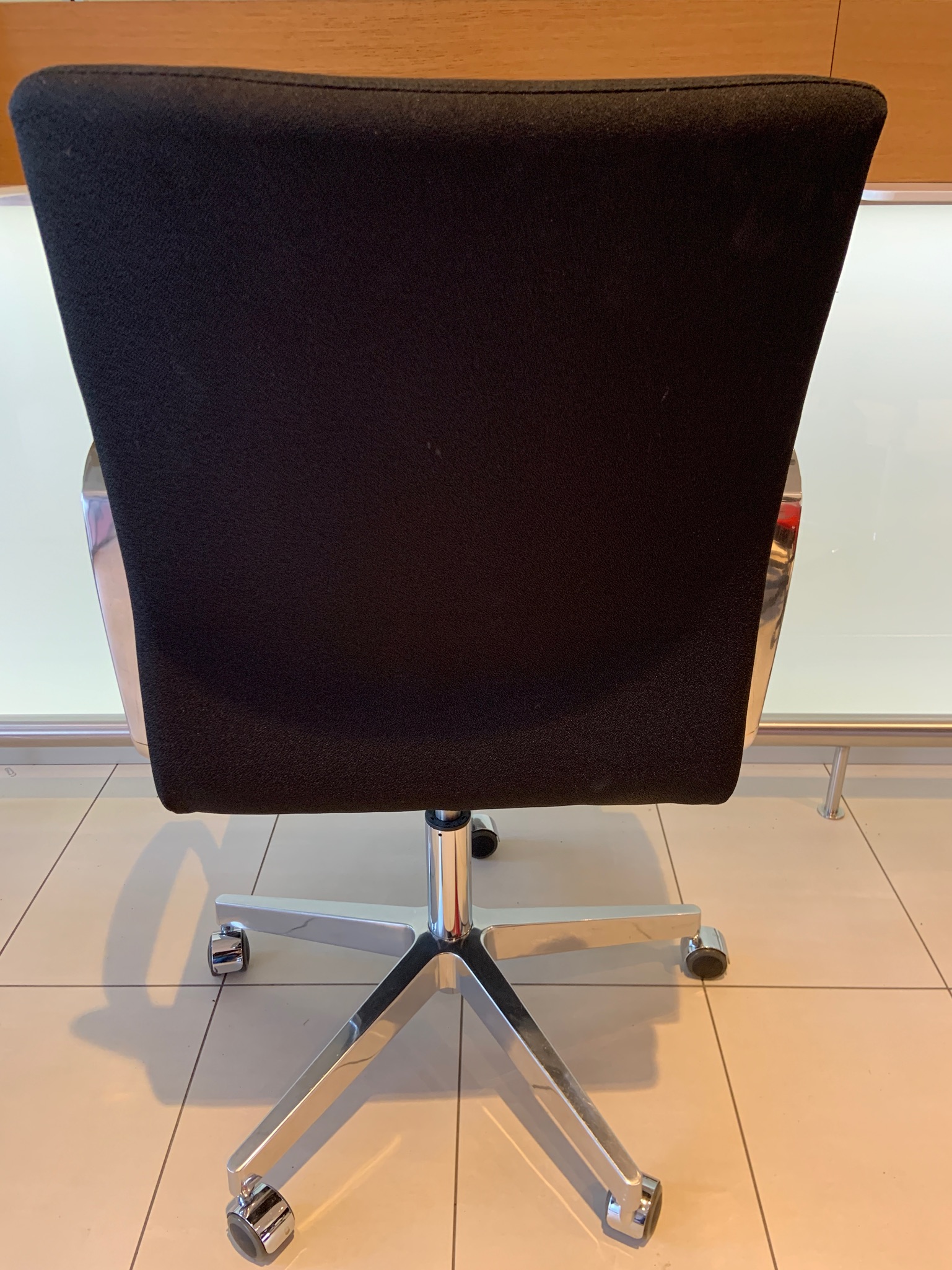 SELT / SOLD Fundarstólar Ísafold svart/gr/króm á hjólum 6