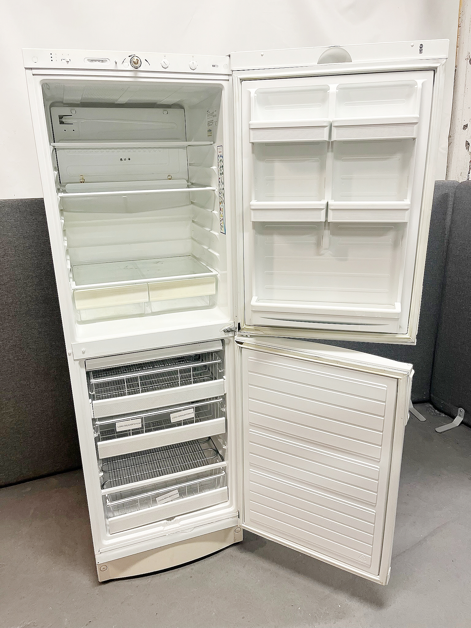 SELT / SOLD Vestfrost kæliskápur m.frysti L60 x D60 x H184,5 sm.