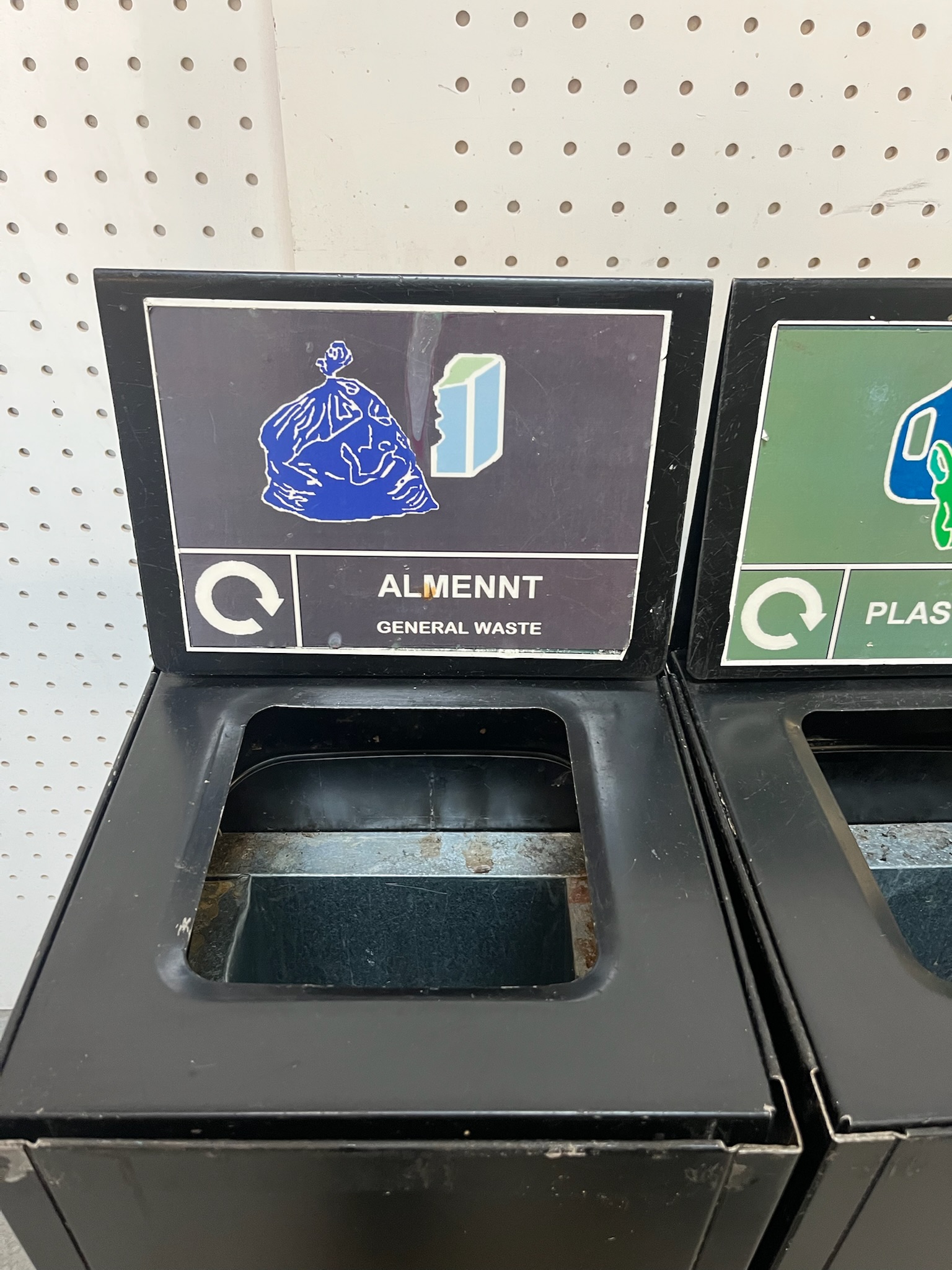 SELT / SOLD Flokkunartunnur frá Blikkás 3