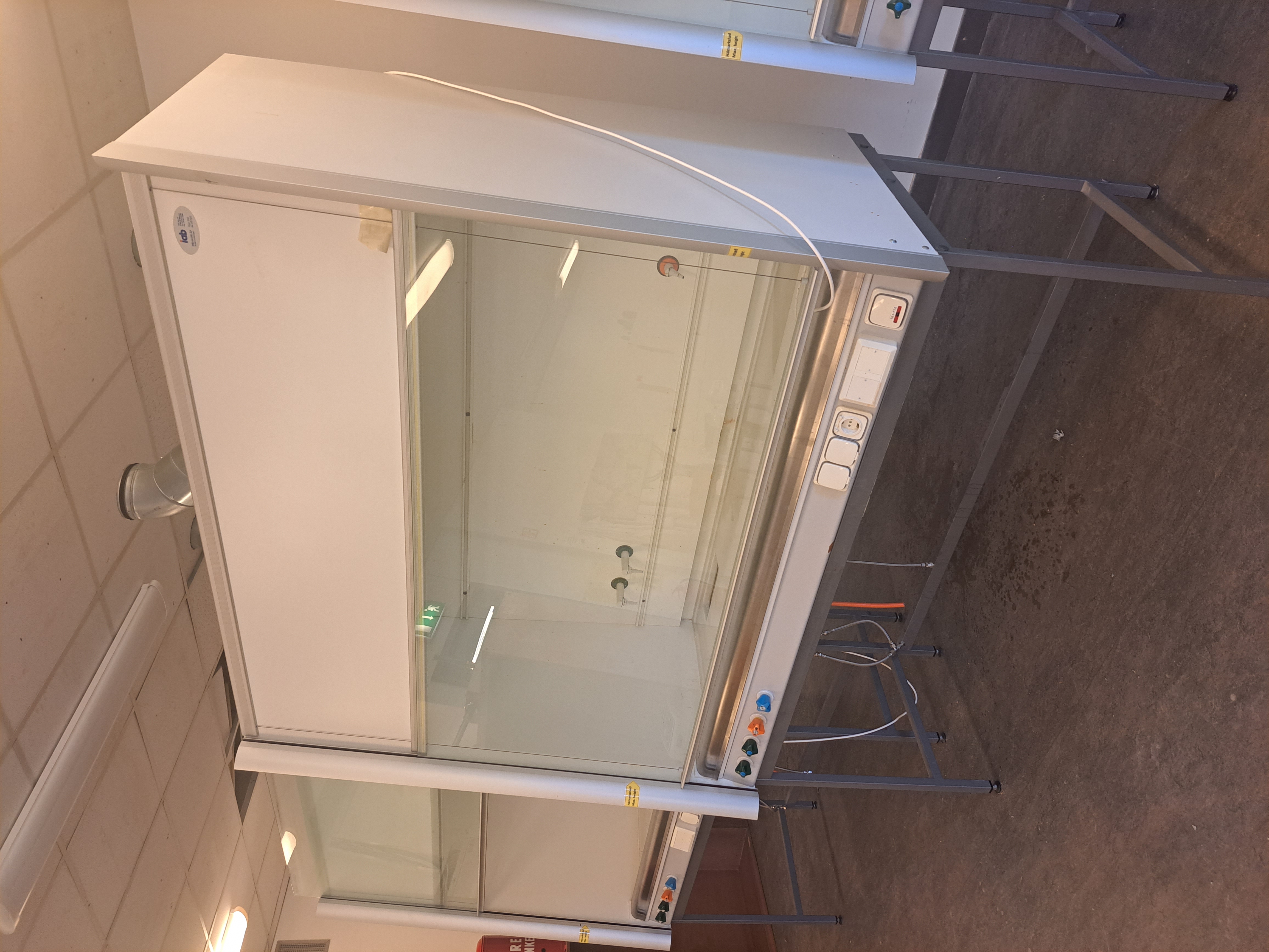 SELT / SOLD - Stinkskápur - stinkskápar - FUME CUPBOARD -