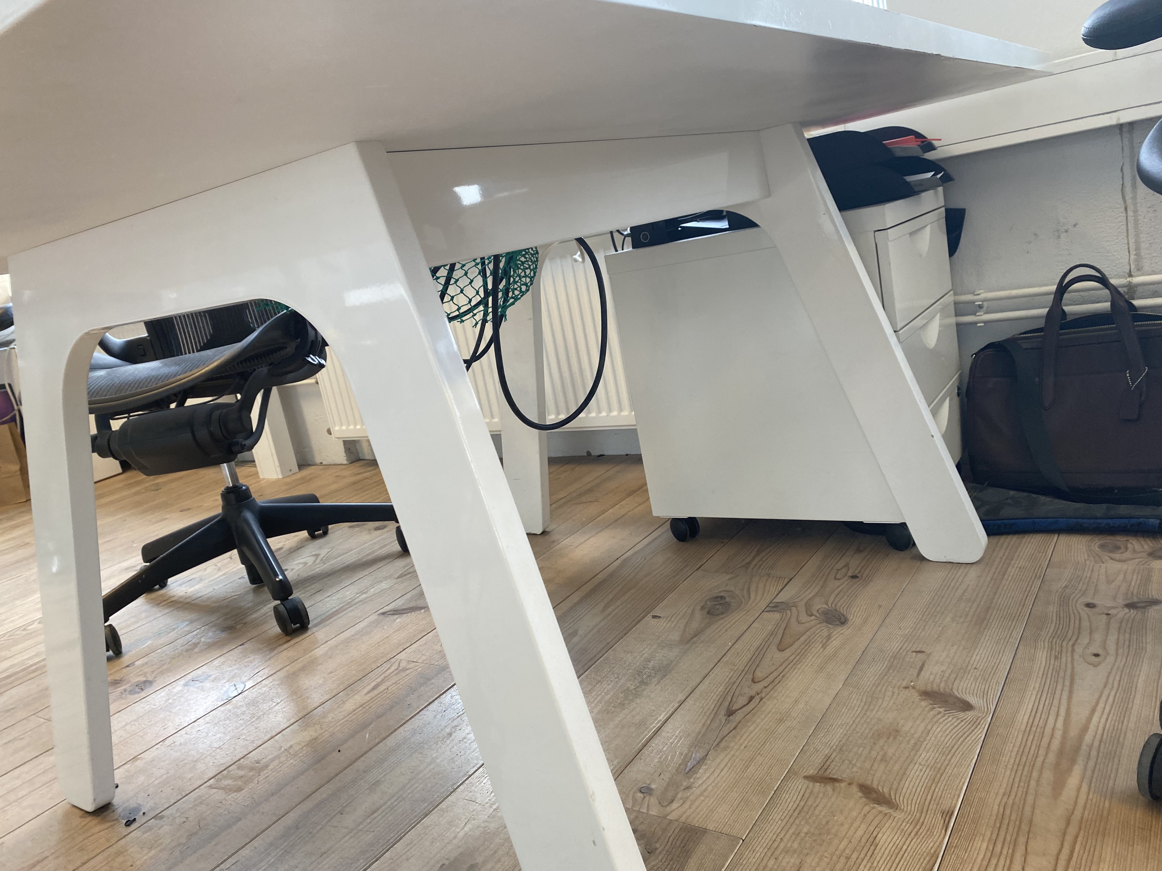 SELT / SOLD skrifborð - starfsstöð - fundarborð - vinnuborð - sérsmíði 12