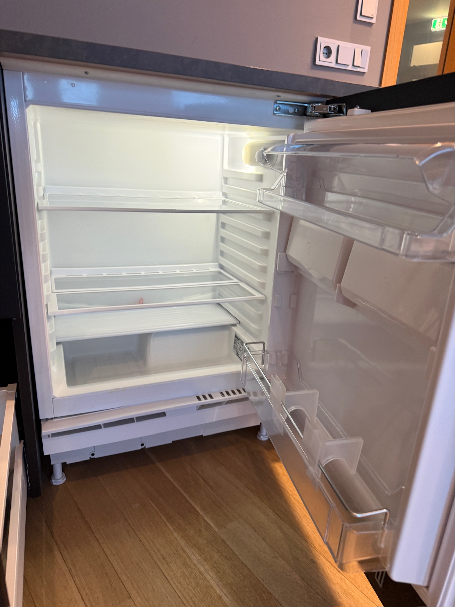 SELT / SOLD IKEA innrétting með kæliskáp, B186xD64sm. 6