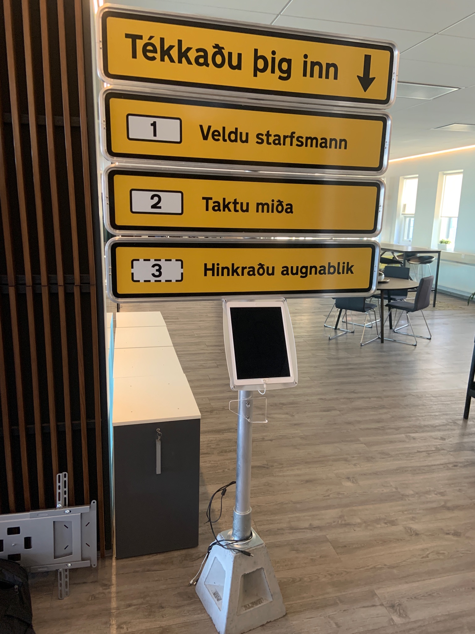 SELT / SOLD Tékkaðu þig inn! Ipadskilti