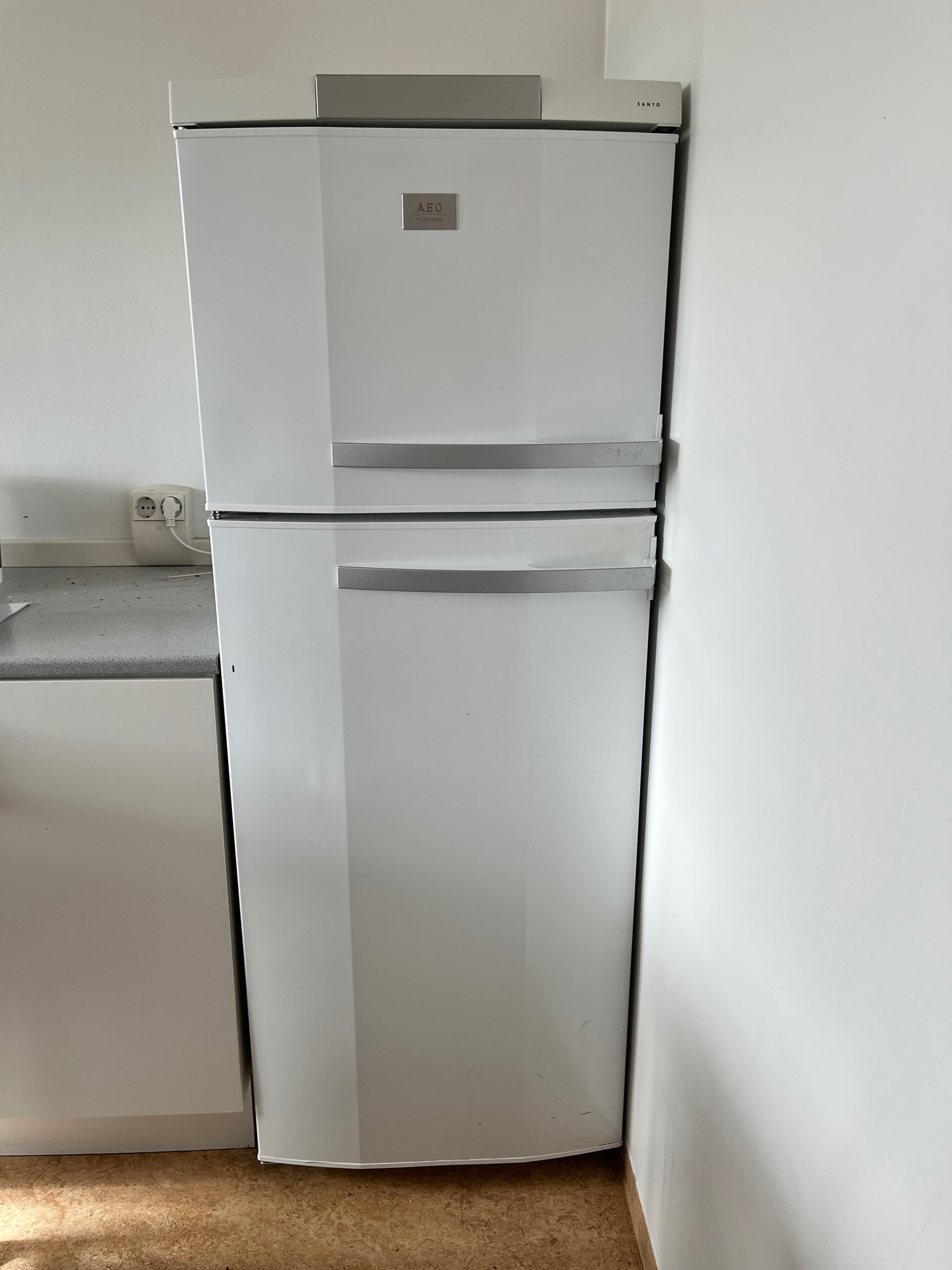SELT / SOLD - AEG Ísskápur m/frysti - 160 sm.