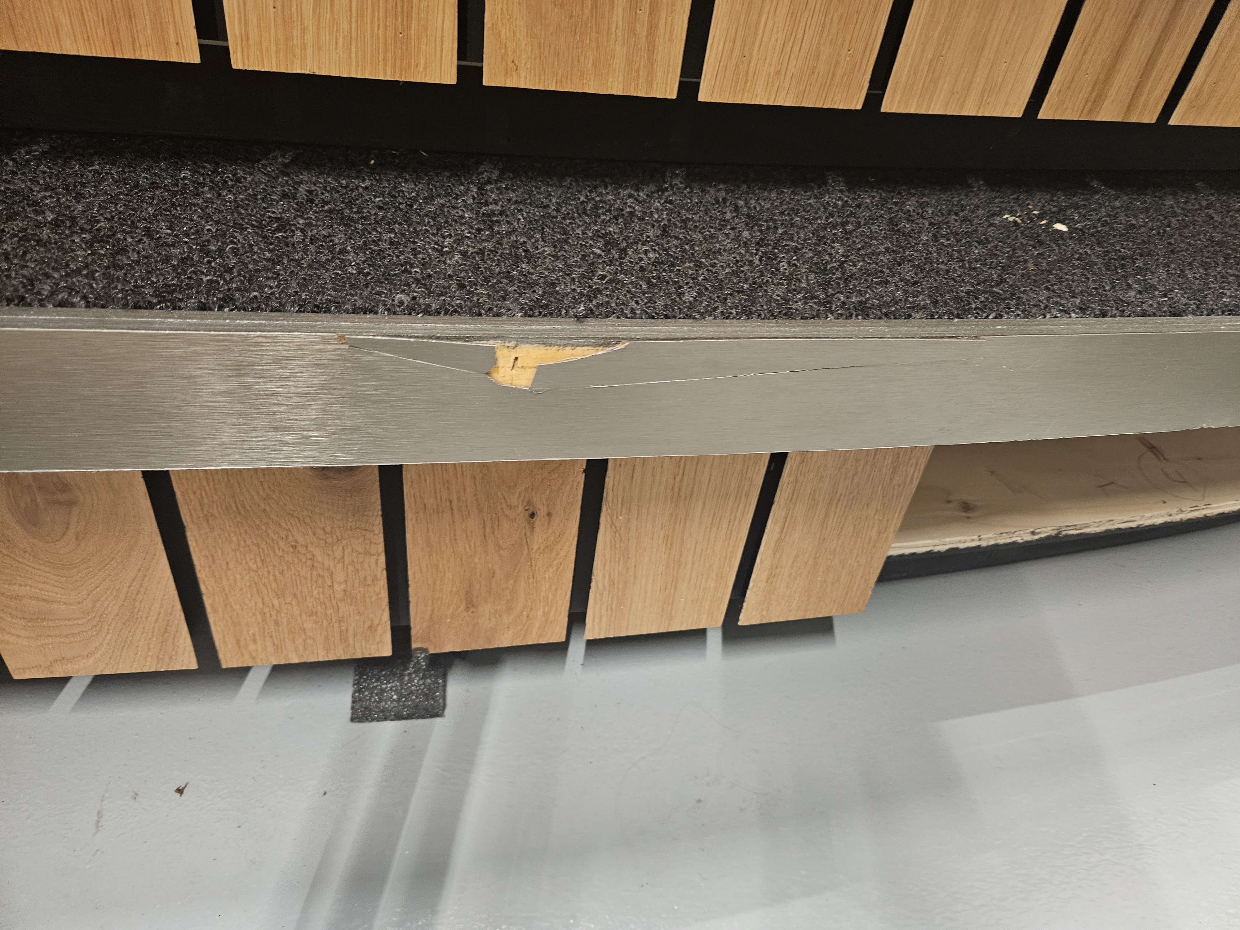 SELT / SOLD Tónlistarsvið - sýningarsvið 7x4m - á hjólum - vönduð sérsmíði 7