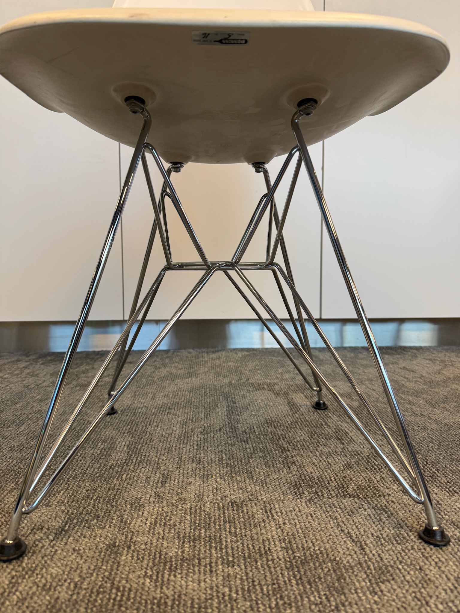 SELT / SOLD Vitra borðstofustóll frá Pennanum 6