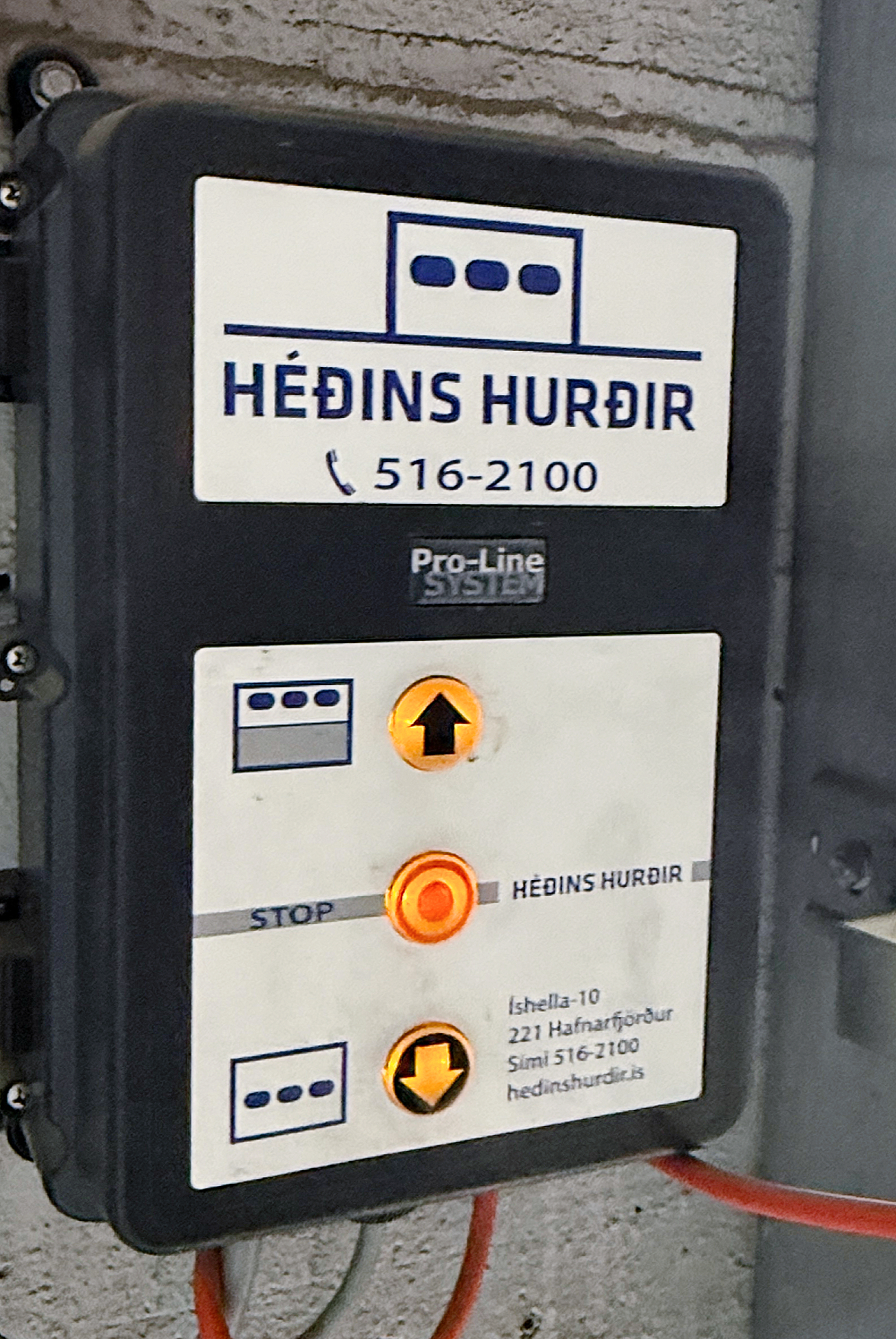 SELT / SOLD - Héðins iðnaðarhurð H300 x B280 sm. 2