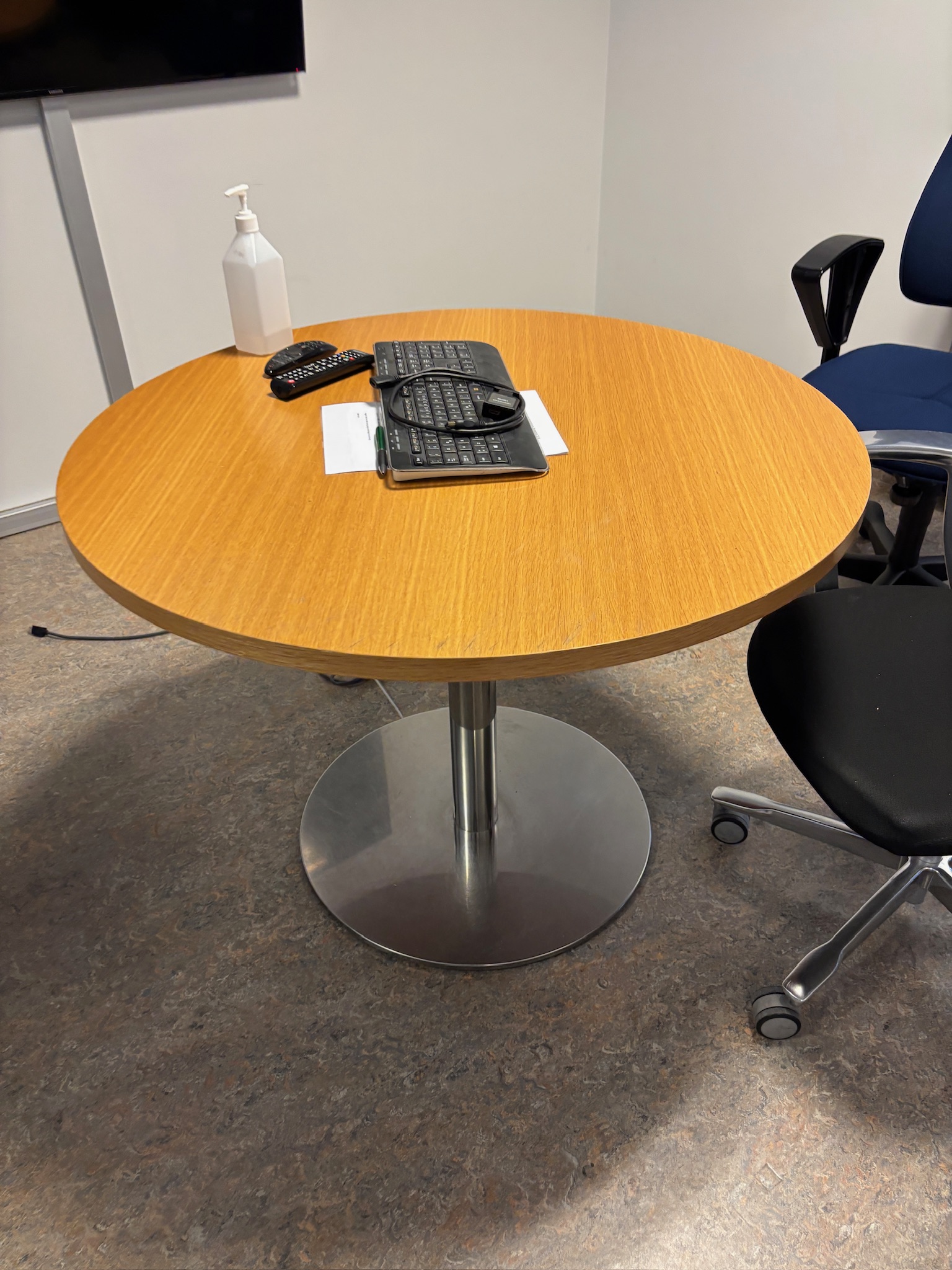 SELT / SOLD Hringborð, Ø100xH74sm.