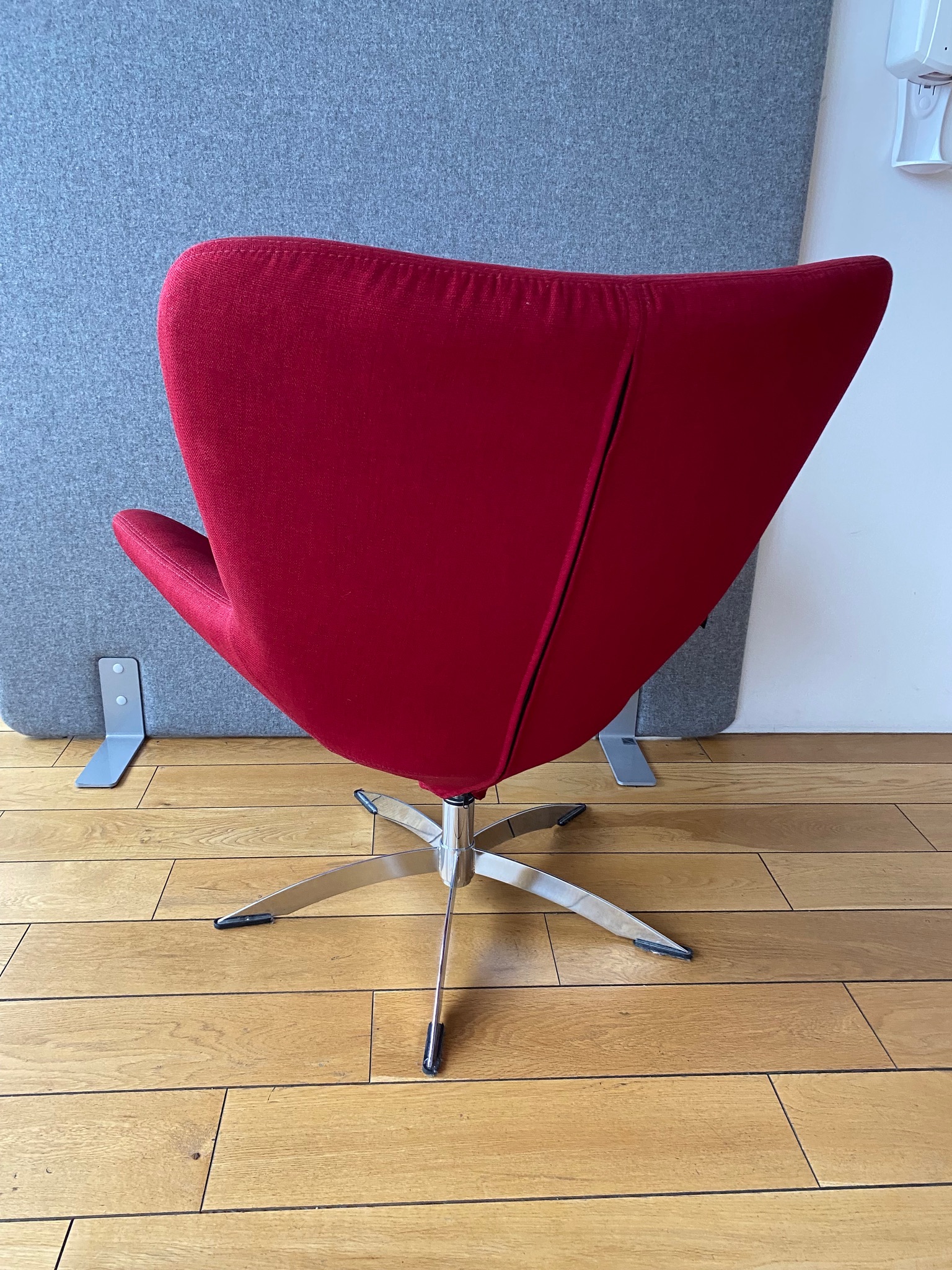 SELT / SOLD Hjort Knudsen hönnunarstóll rauður 3