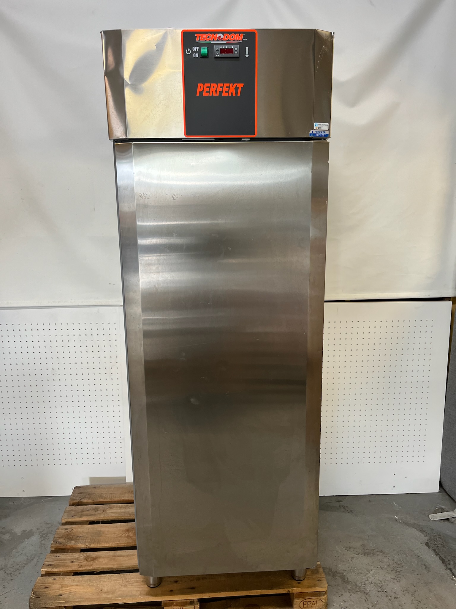 SELT / SOLD Tecnodom Perfekt 700 Stálfrystir frá BVT