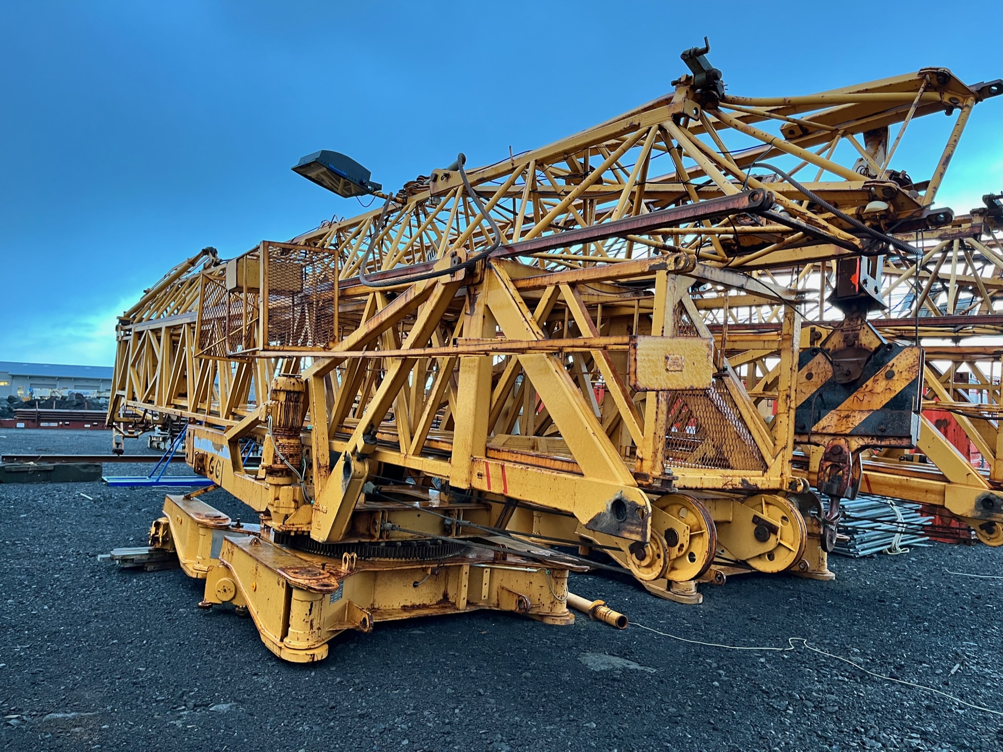 SELT / SOLD - Endurnýtt - Liebherr byggingakrani 63K AB 0325