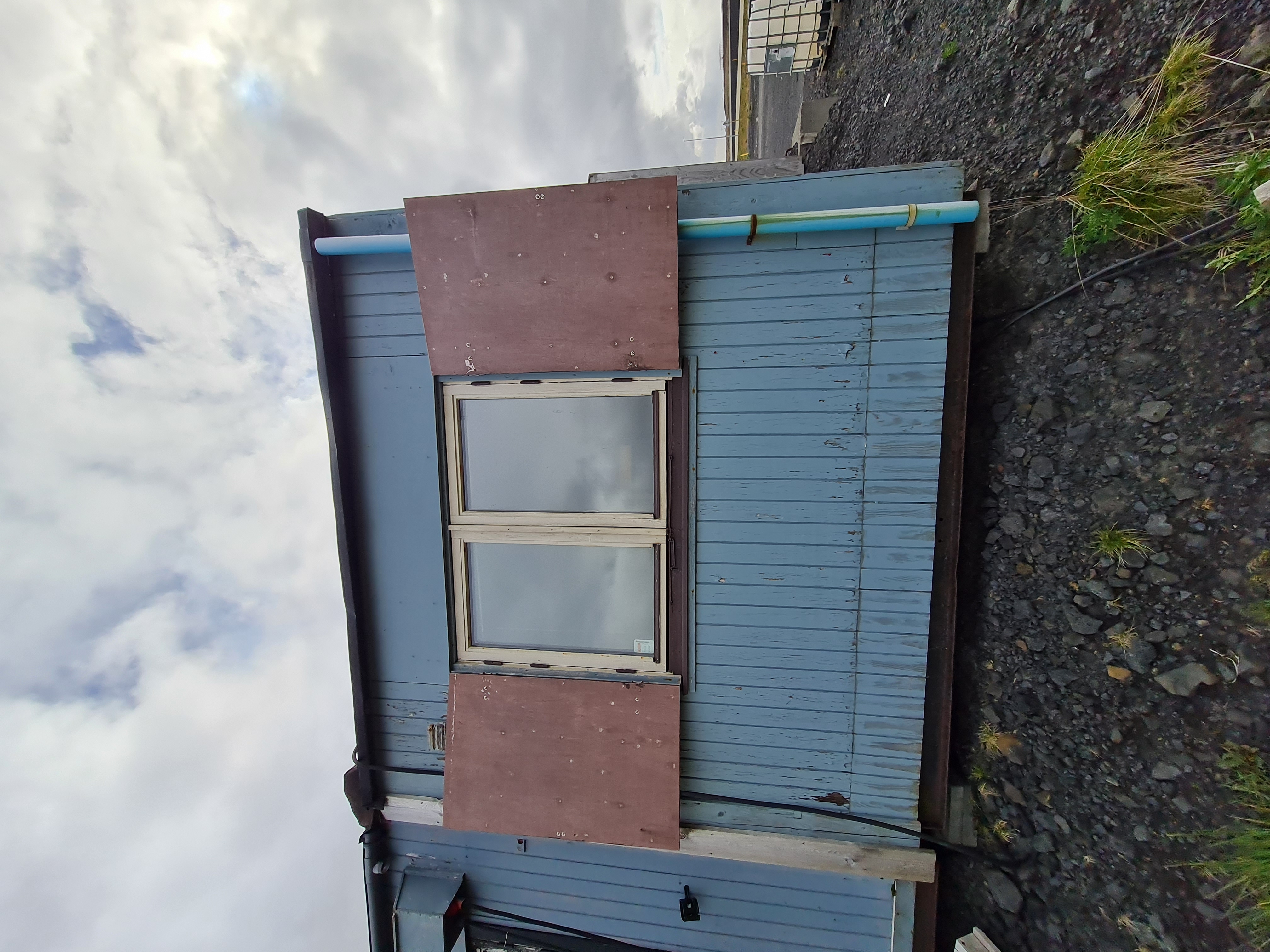 SELT / SOLD - Smáhýsi Airport Nr. 01 - 29 fm. Útihurð og tvö herbergi 2