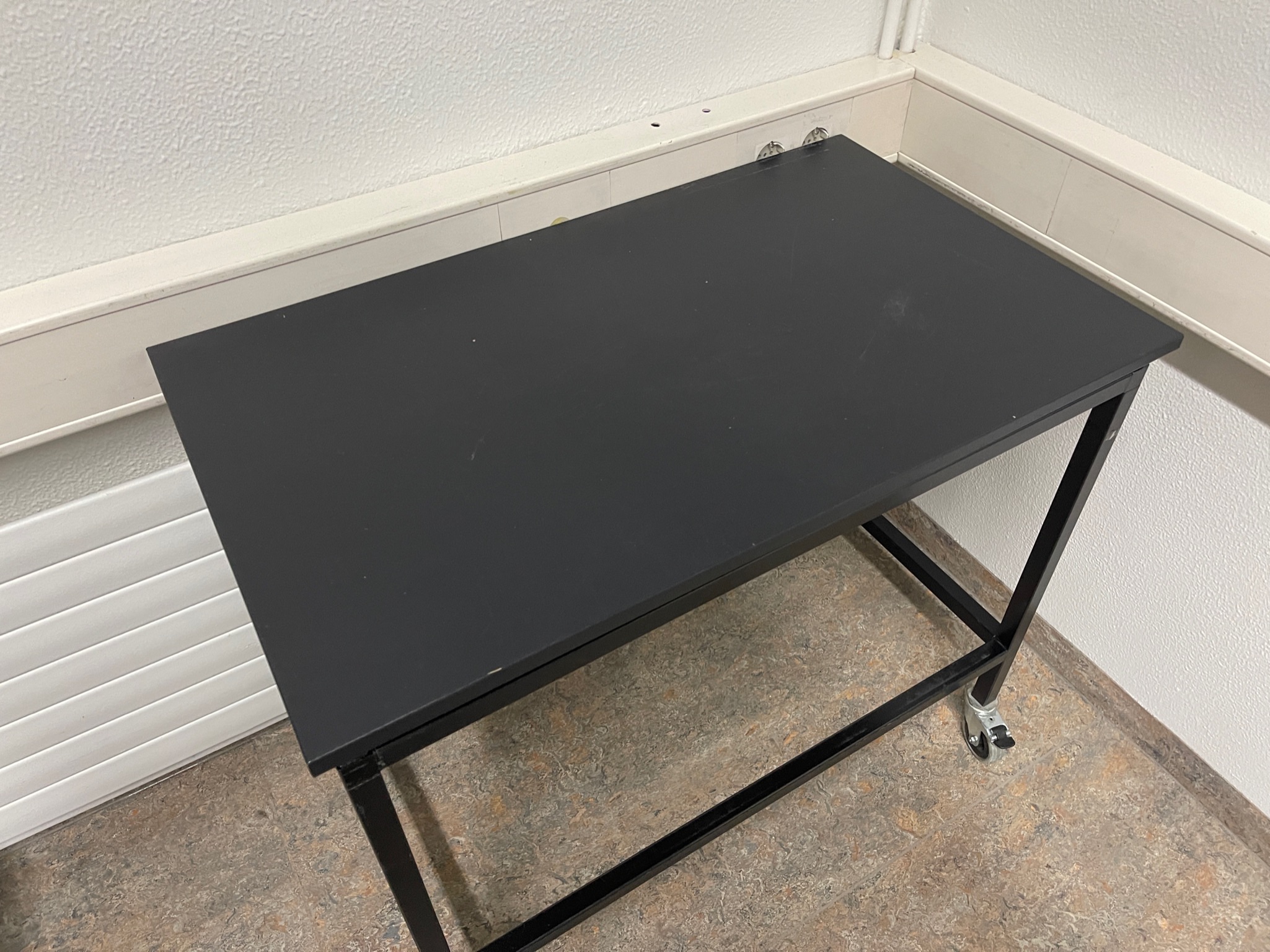 SELT / SOLD Hjólaborð svart 2