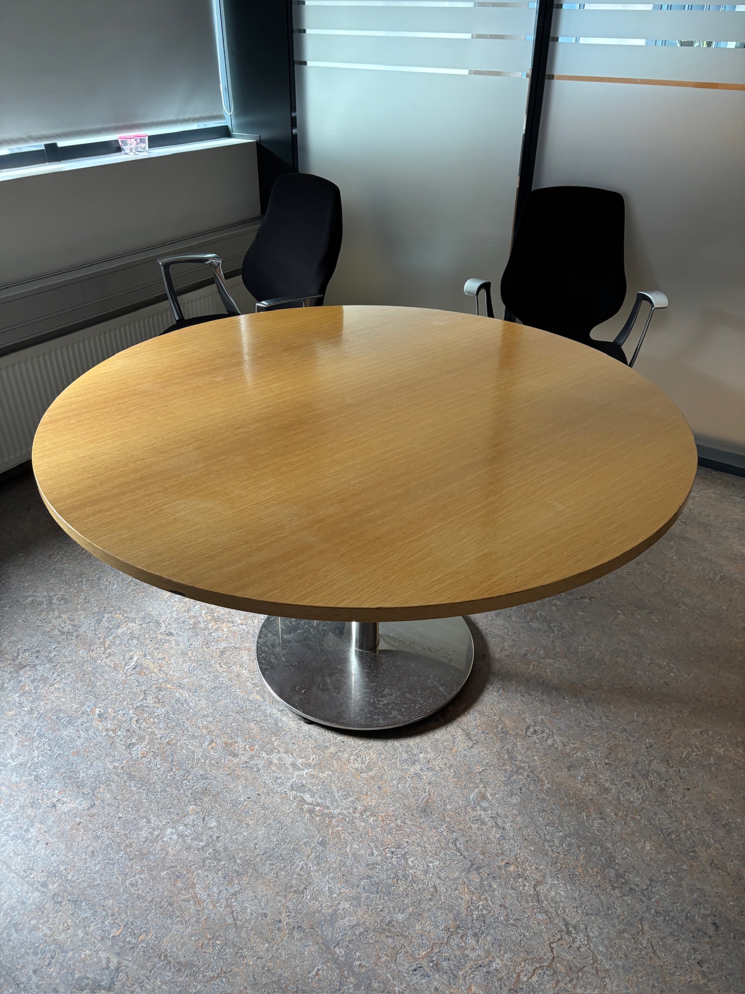 SELT / SOLD Hringborð, Ø140xH74sm. 2