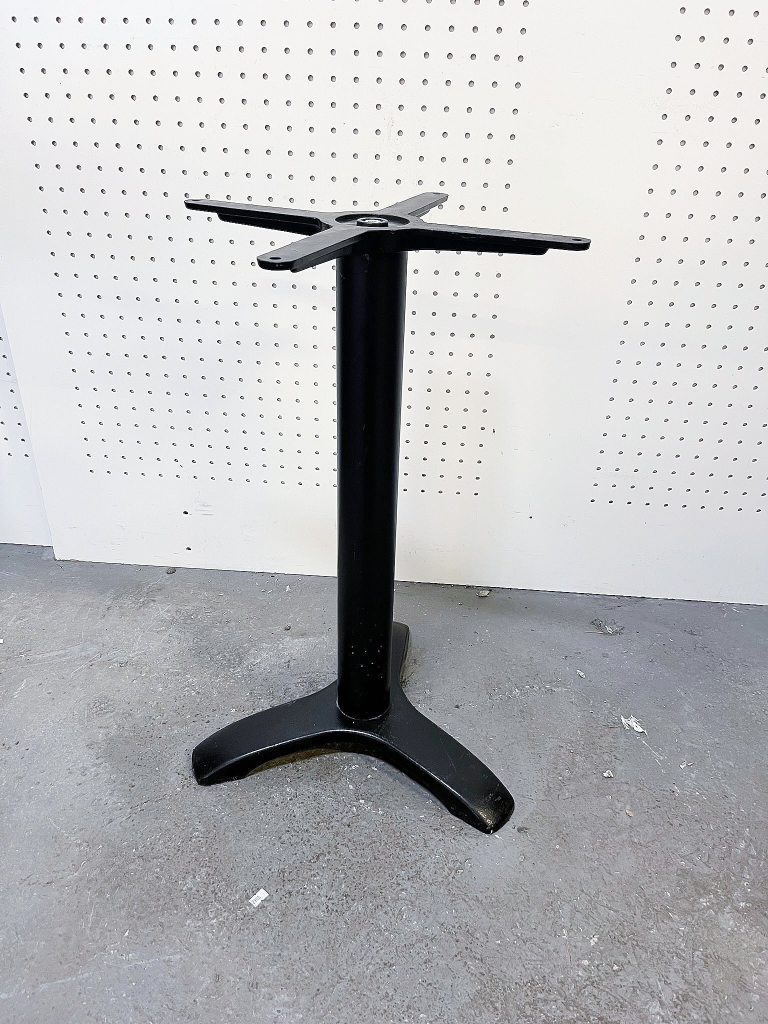 SELT / SOLD Borðfótur H72 sm