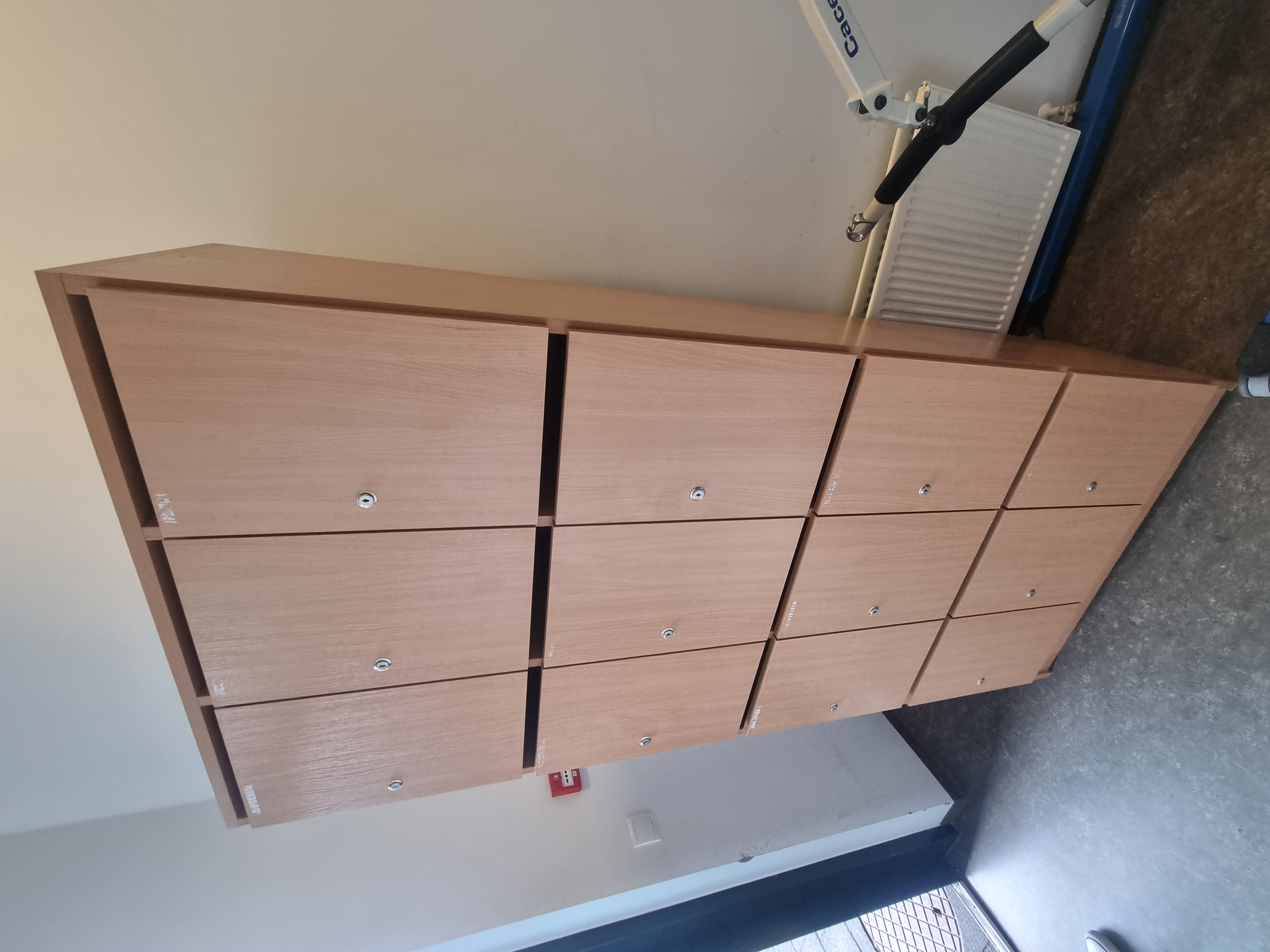 SELT / SOLD Hólfaskápur - starfsmannaskápur 12 hólf 4