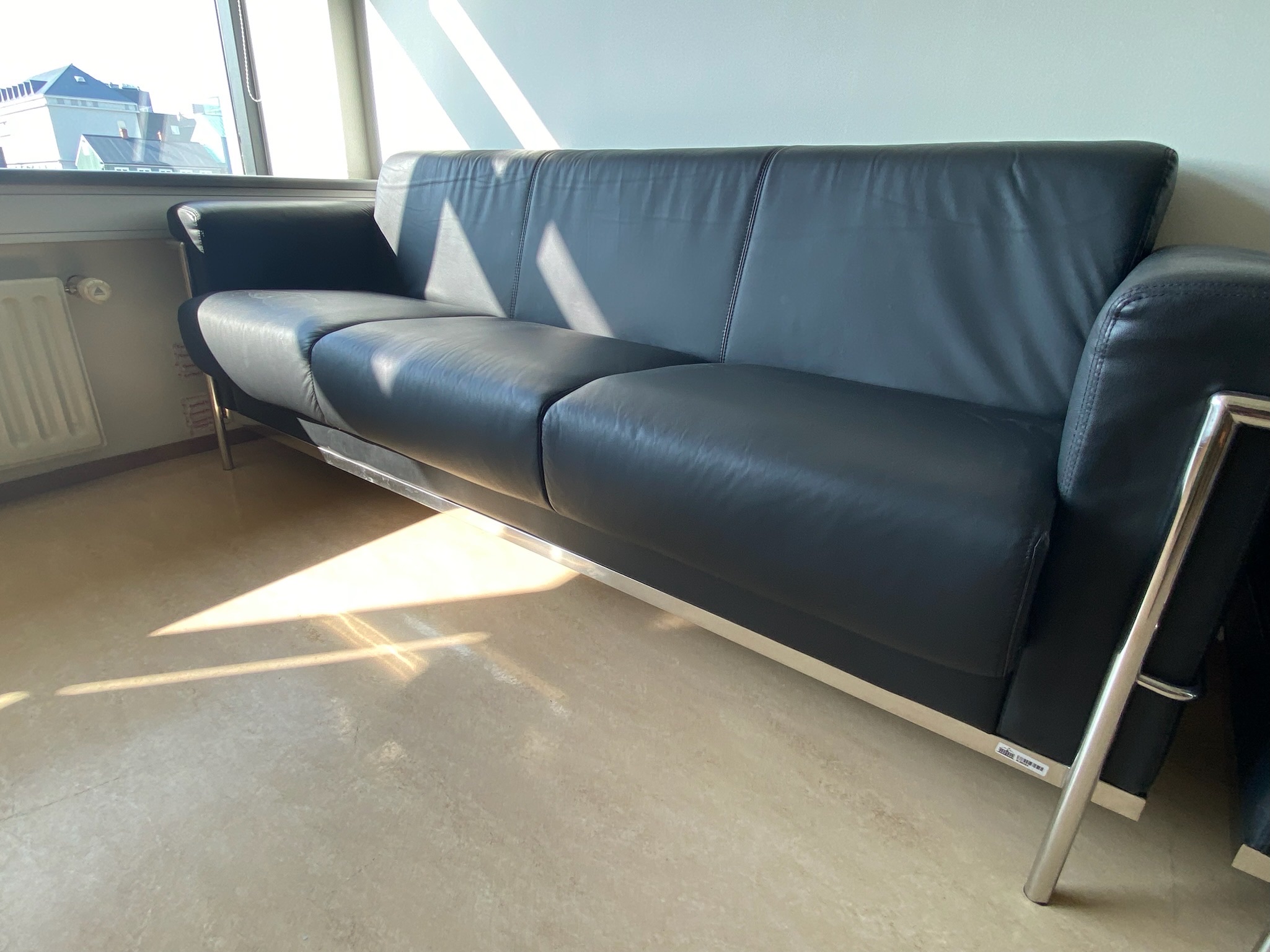 SELT SOLD Vandaður leðursófi - B205 x D65 sm. (2 stk.) - Alþingi 3