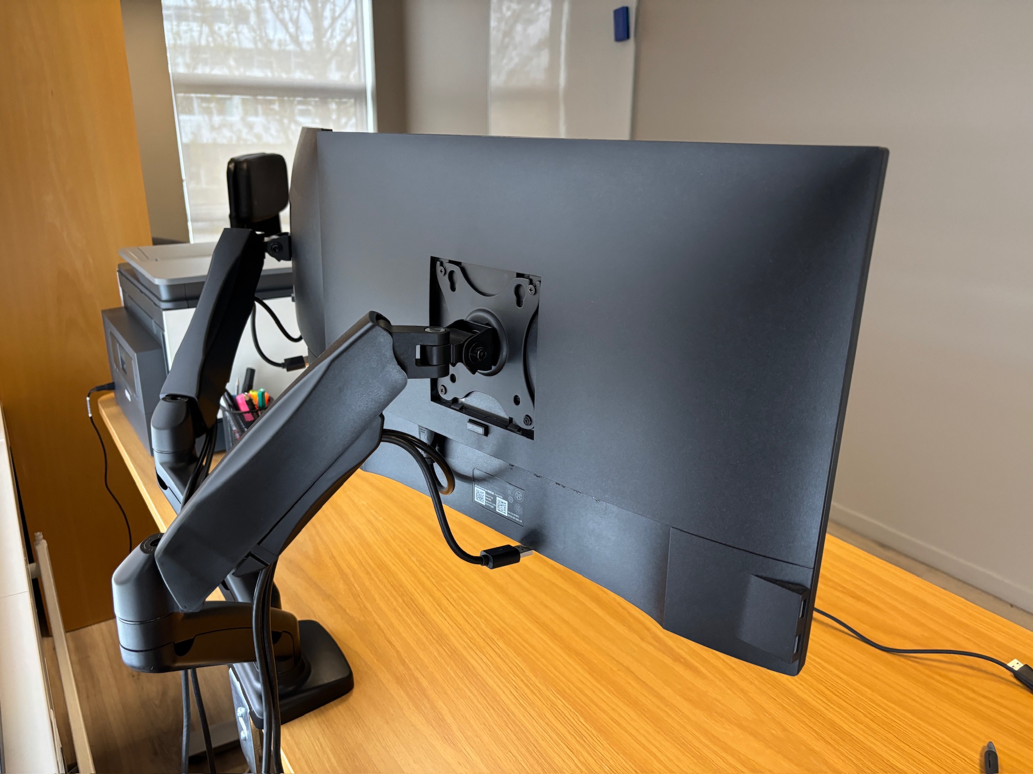 SELT / SOLD Dell tölvuskjáir á armi, 24'' 4