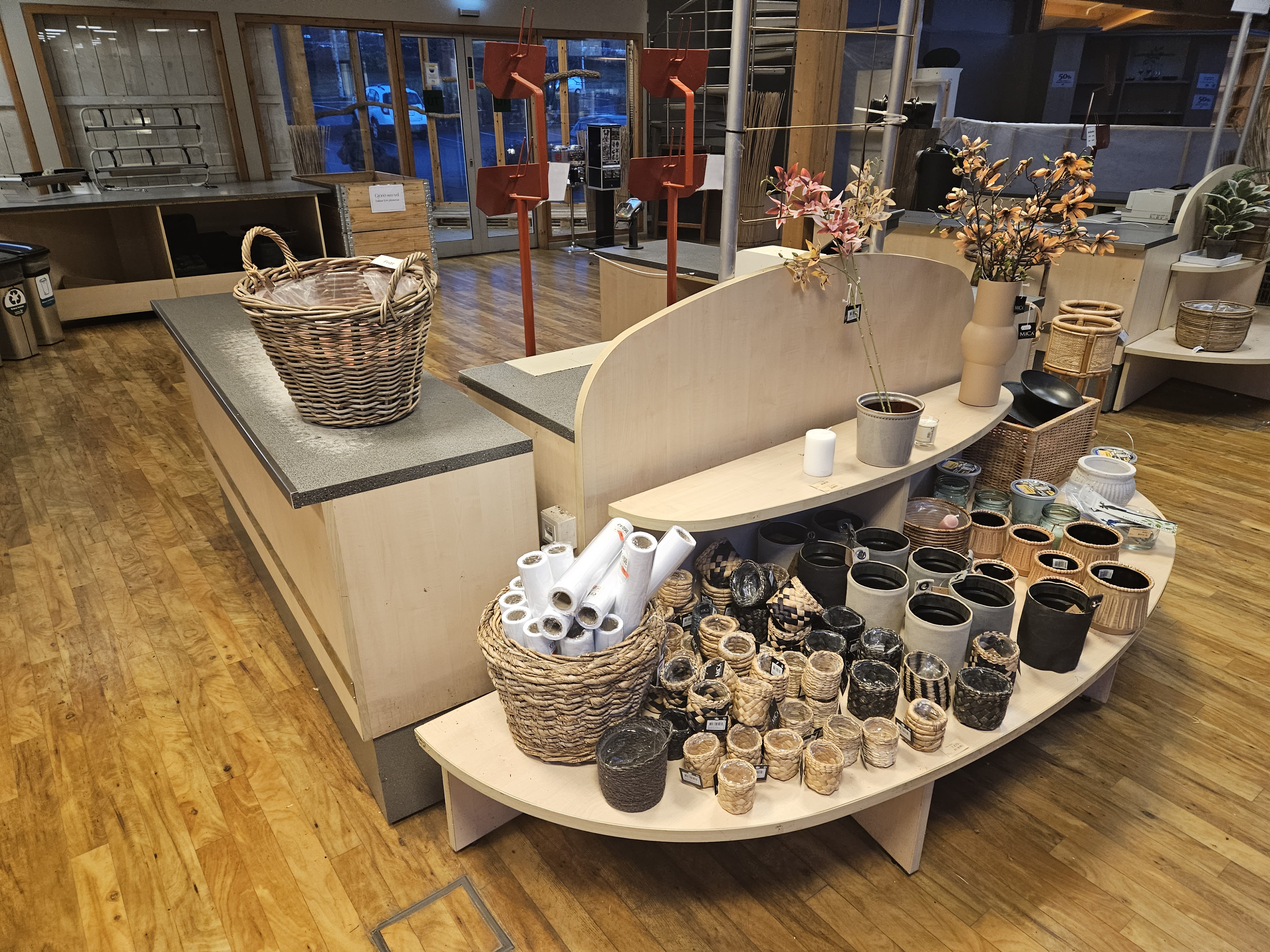 SELT / SOLD - Verslunarborð - búðarborð fyrir sjóðvél 2