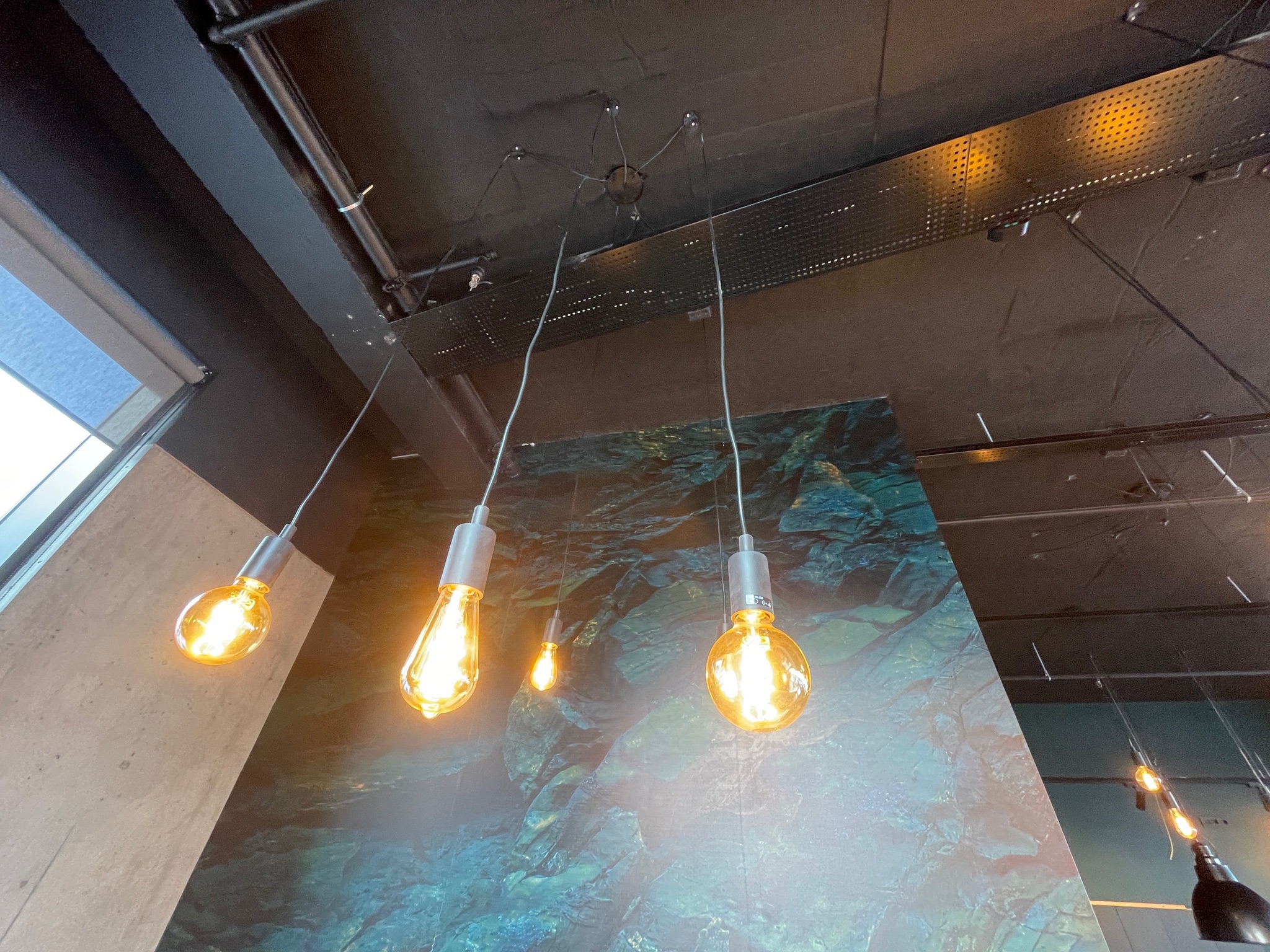SELT / SOLD Loftljós hangandi 10 saman 8