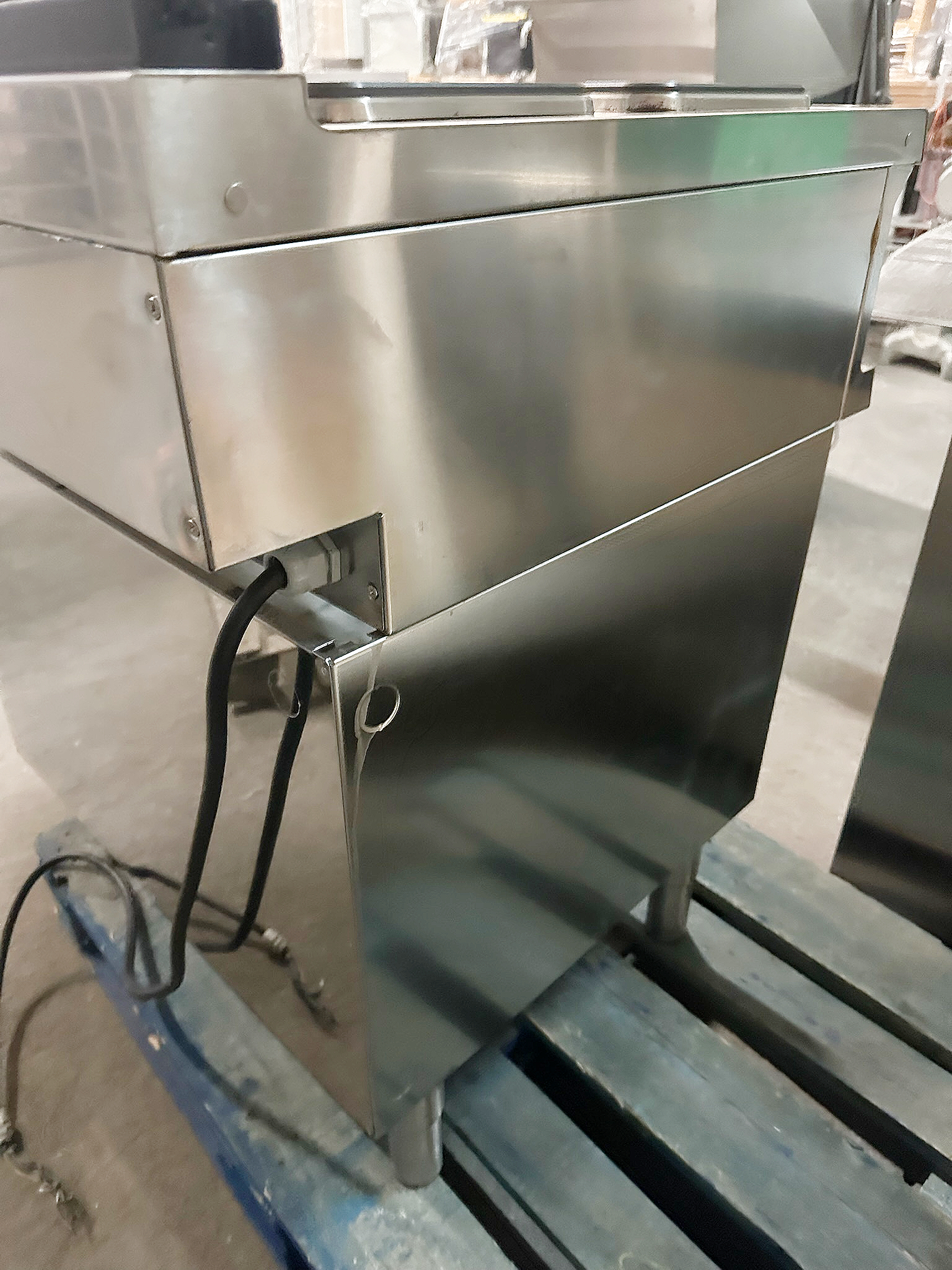 SELT / SOLD Zanussi rafmagns helluborð 4 hellur 70 x 70sm ásamt undirborði 7