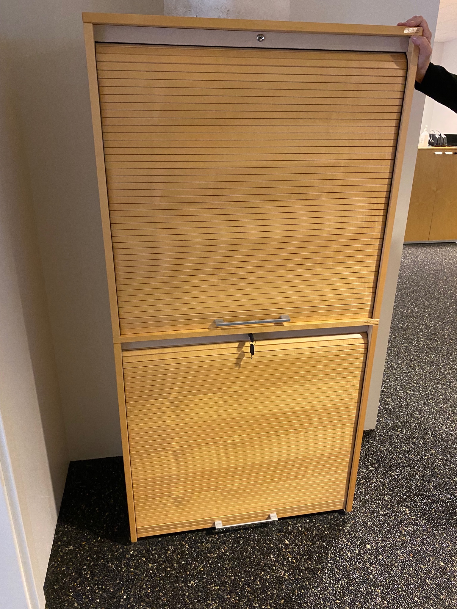 SELT / SOLD Skrifstofuskápur læsanlegur frá InnX, H82 x B80 x D36 sm. 3