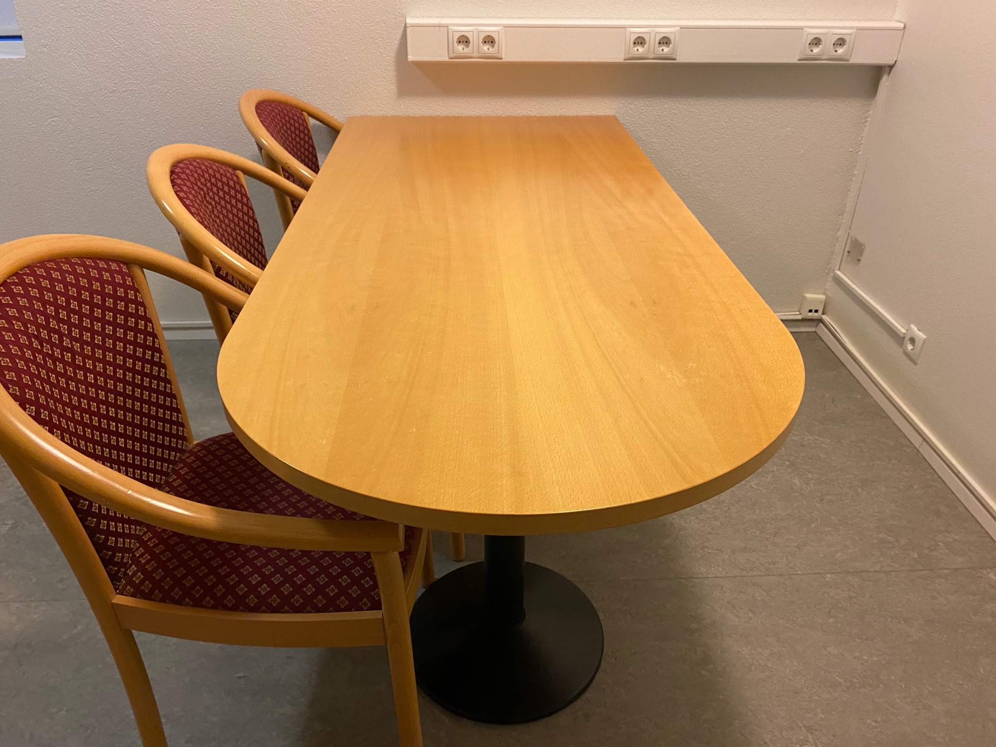 SELT / SOLD Eldhúsborð / Fundarborð, L180 x B80 sm. 2