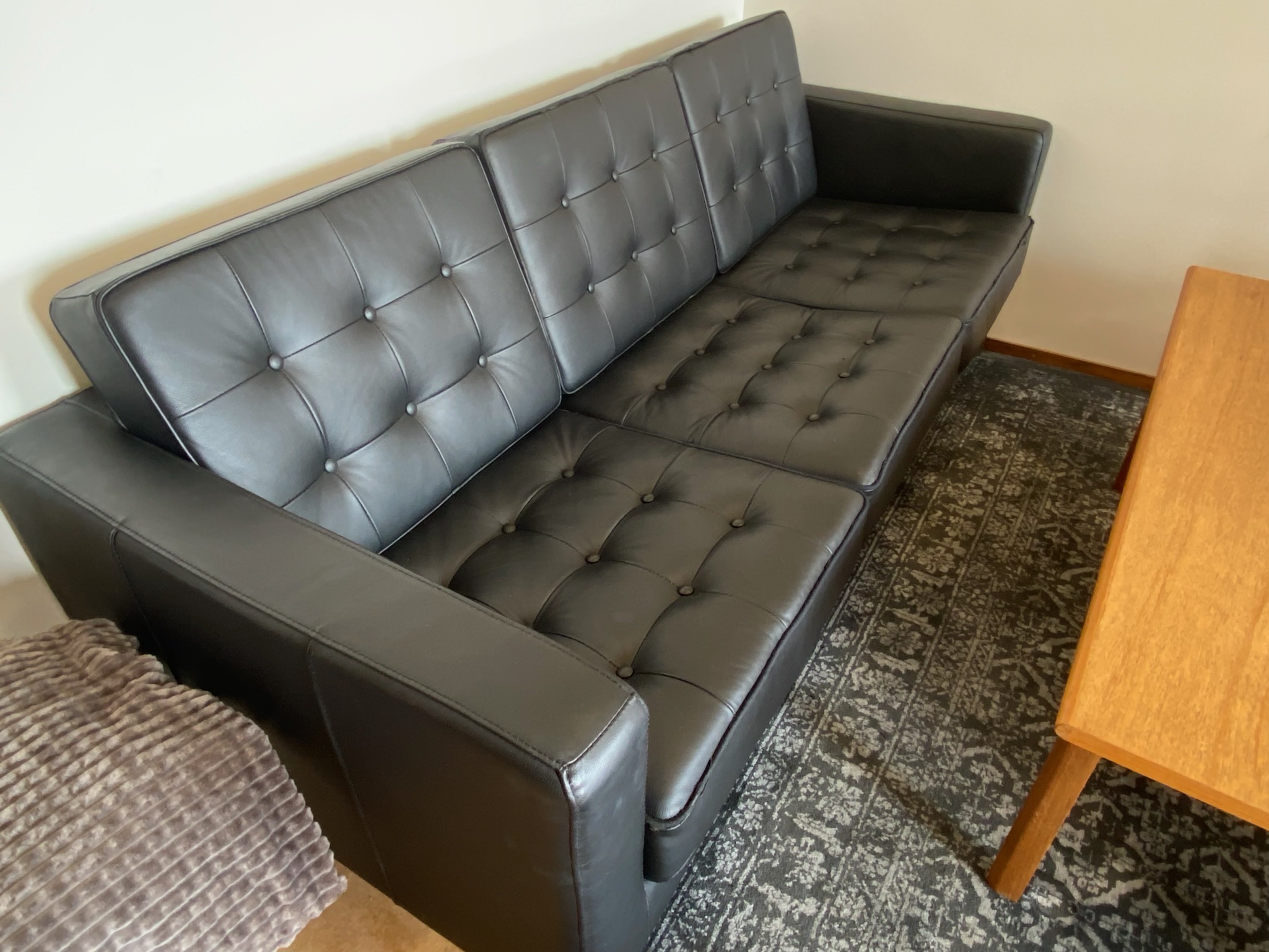 SELT / SOLD Vandaður leðursófi - Alþingi