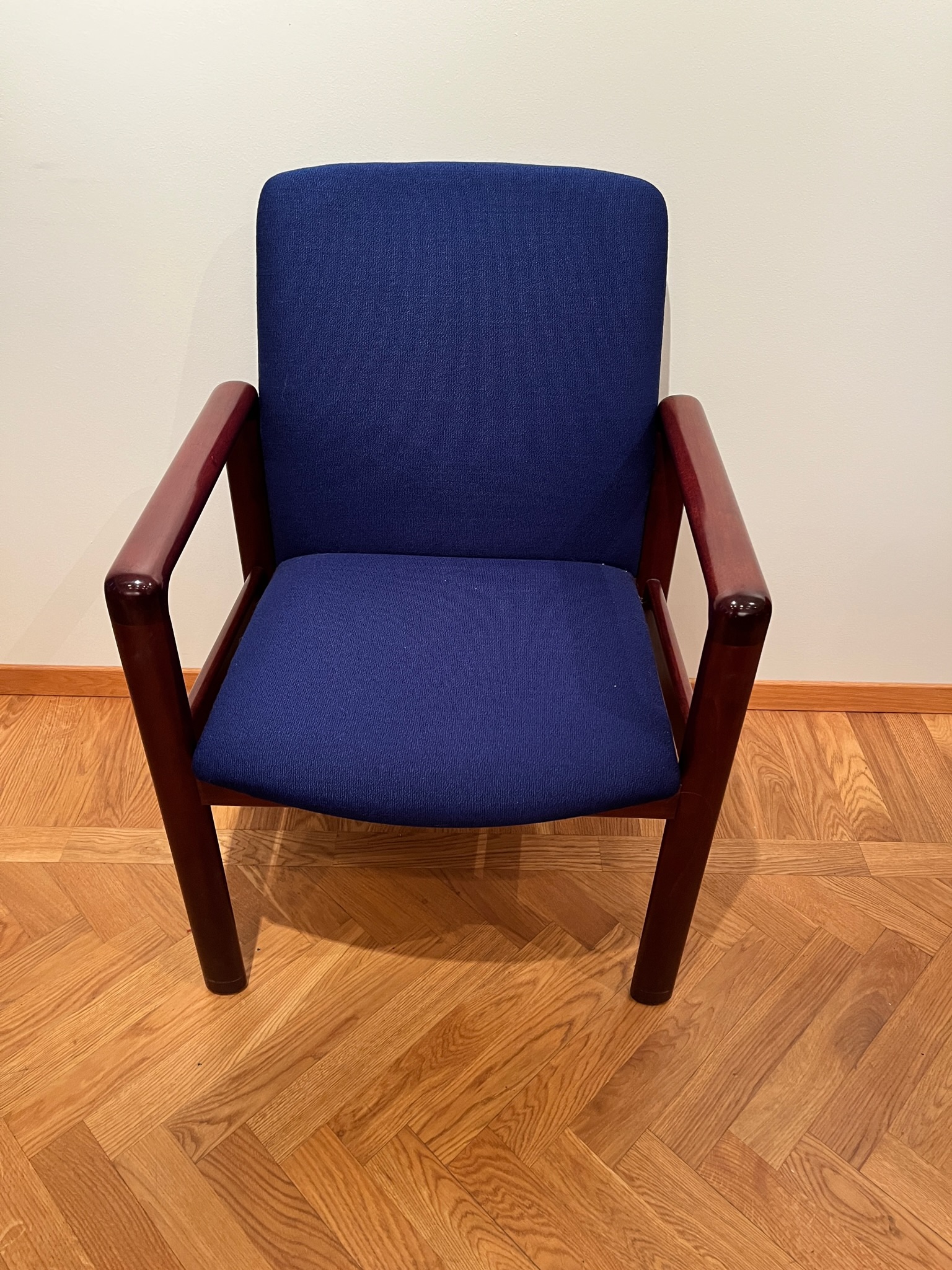 SELT / SOLD Vandaðir fundarstólar - biðstofustólar