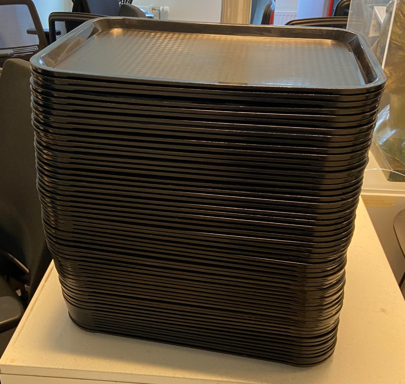 SELT / SOLD Plastbakkar svartir - B41 x D31 sm. (150 stk.)