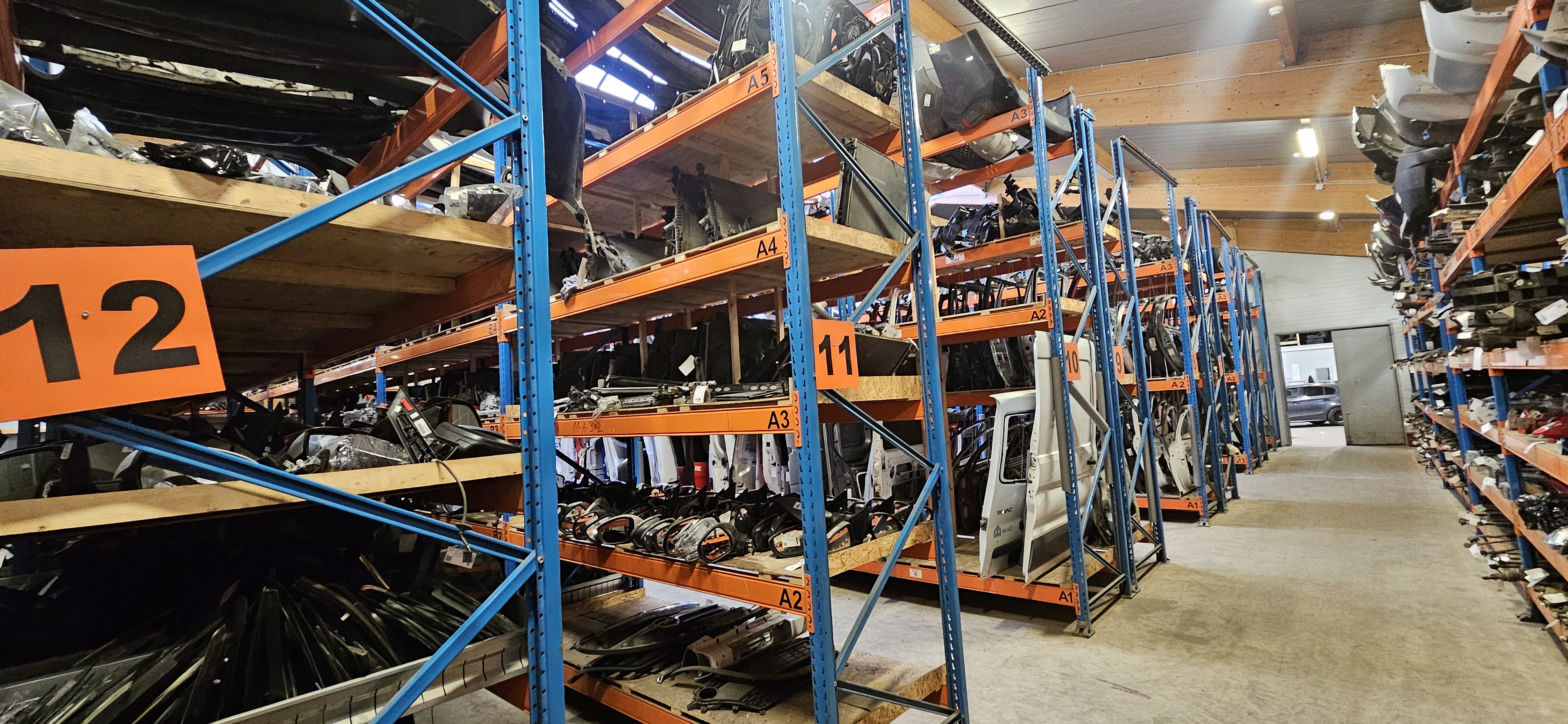 SELT / SOLD - Brettarekkar, H480sm x B270 x D110 sm. - 1.000 fm. Selfoss 5
