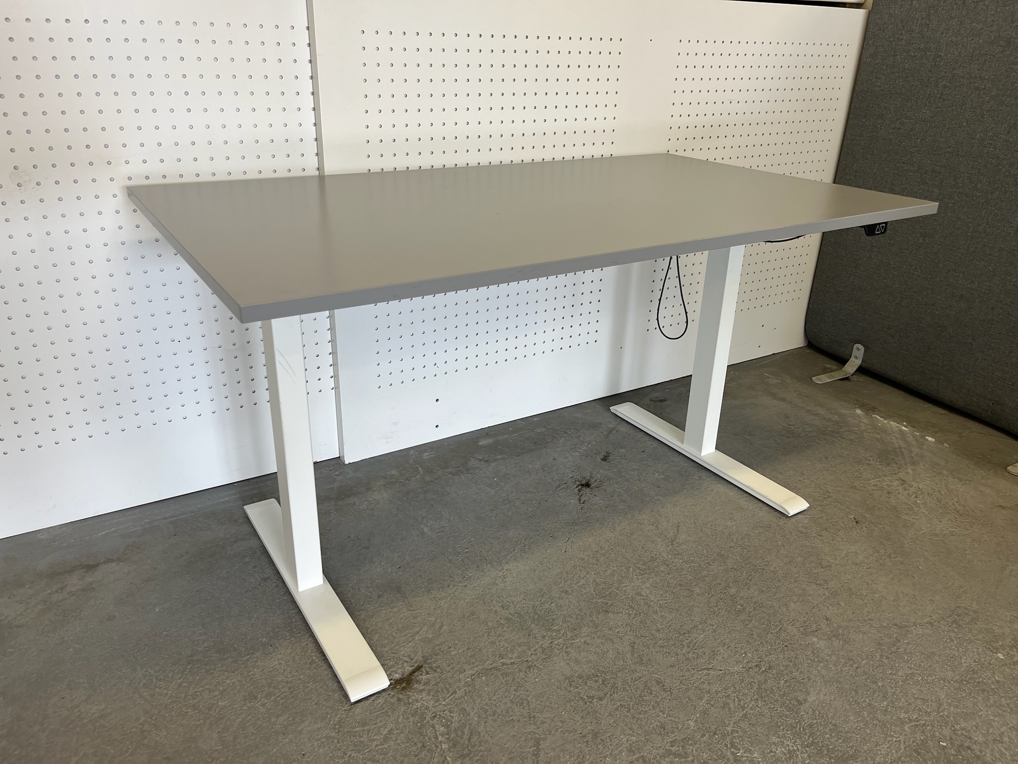 SELT / SOLD IKEA rafmagnsborð, B140xD80sm.