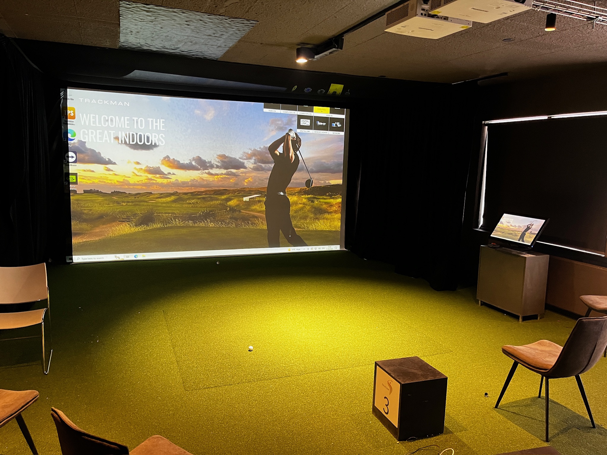 SELT / SOLD - Trackman Professional golfhermir