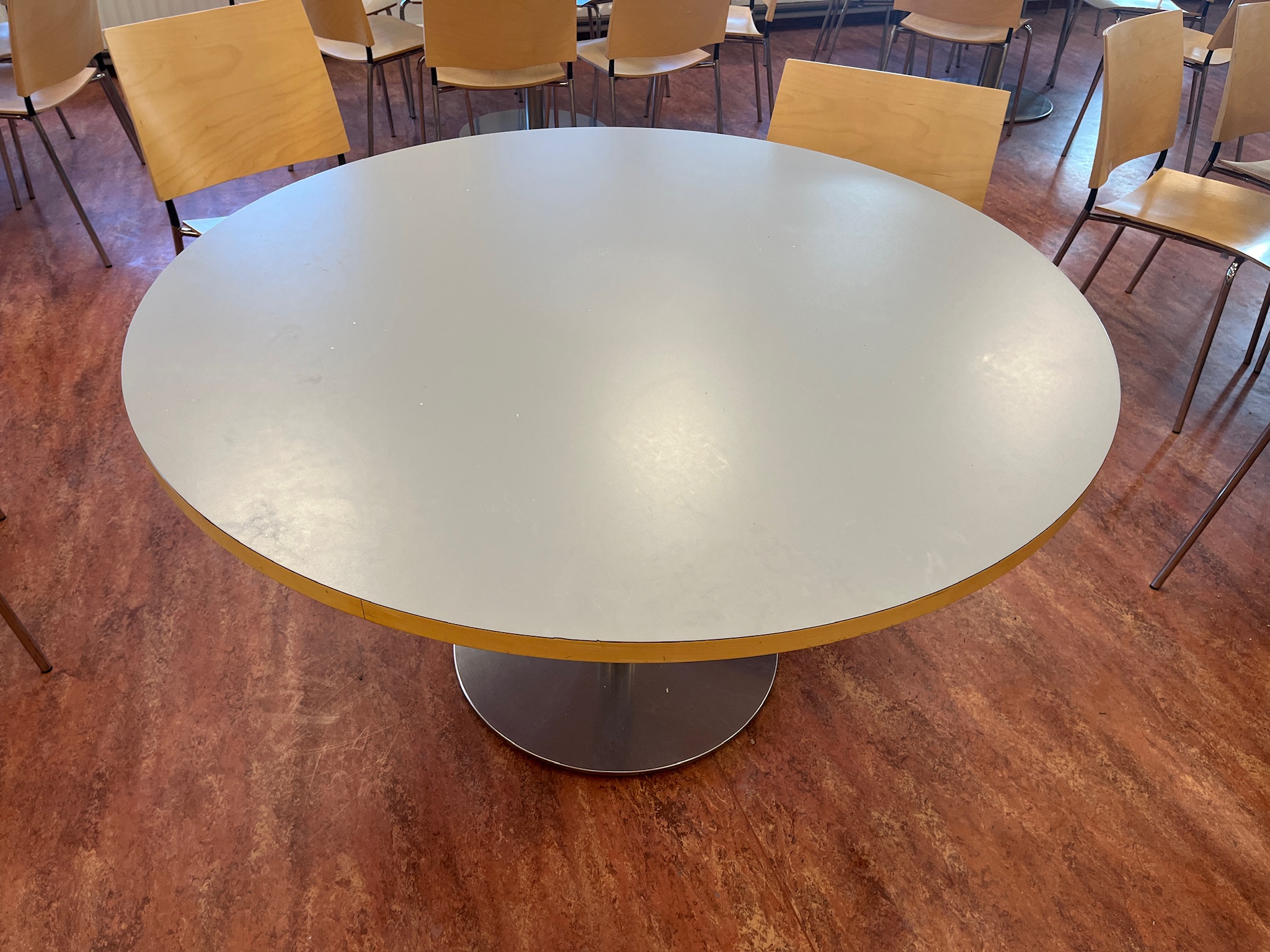 SELT / SOLD Vönduð hringborð / eldhúsborð, B130 x D73 sm. (15 stk.)