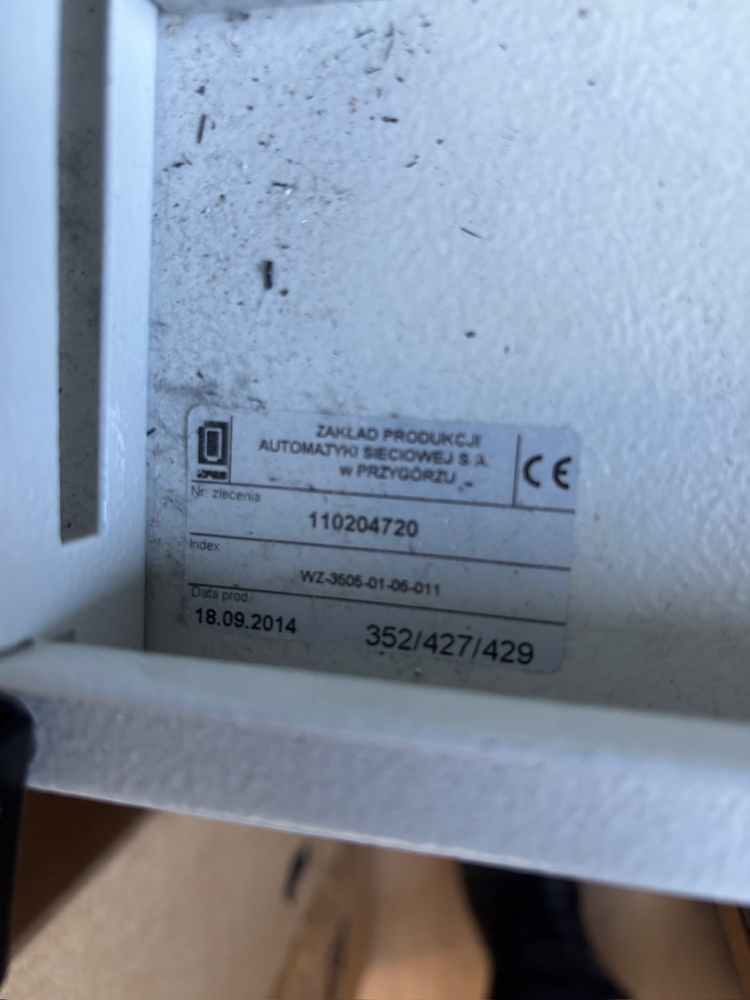 SELT / SOLD Tölvuskápur / serverskápur með lykli, H87xB60xD50sm. 12