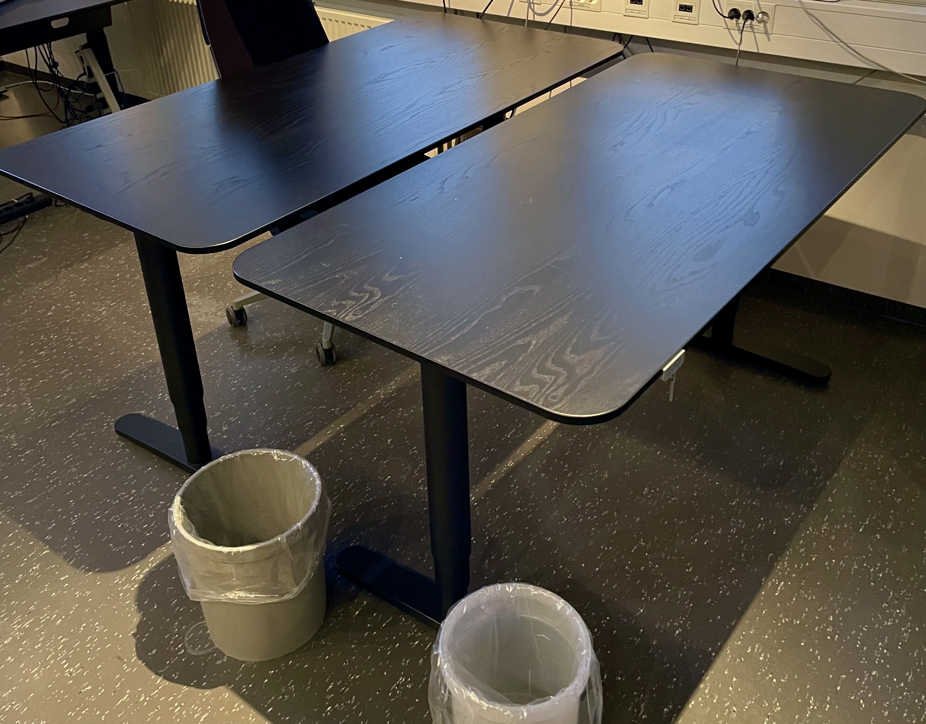 SELT / SOLD Ikea rafmagnsborð 160x80 (2 borð til)