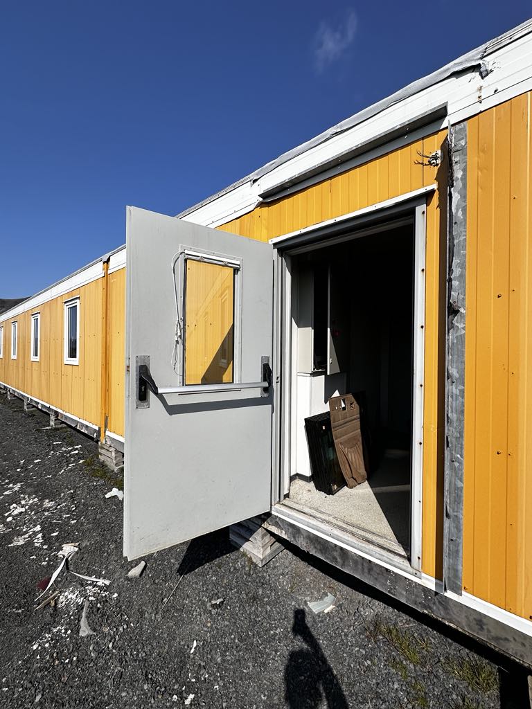Gámaeiningar - sumarhús - vinnubúðir - skrifstofur 10 einingar 30 Herb, 5 Stk. WC, 3