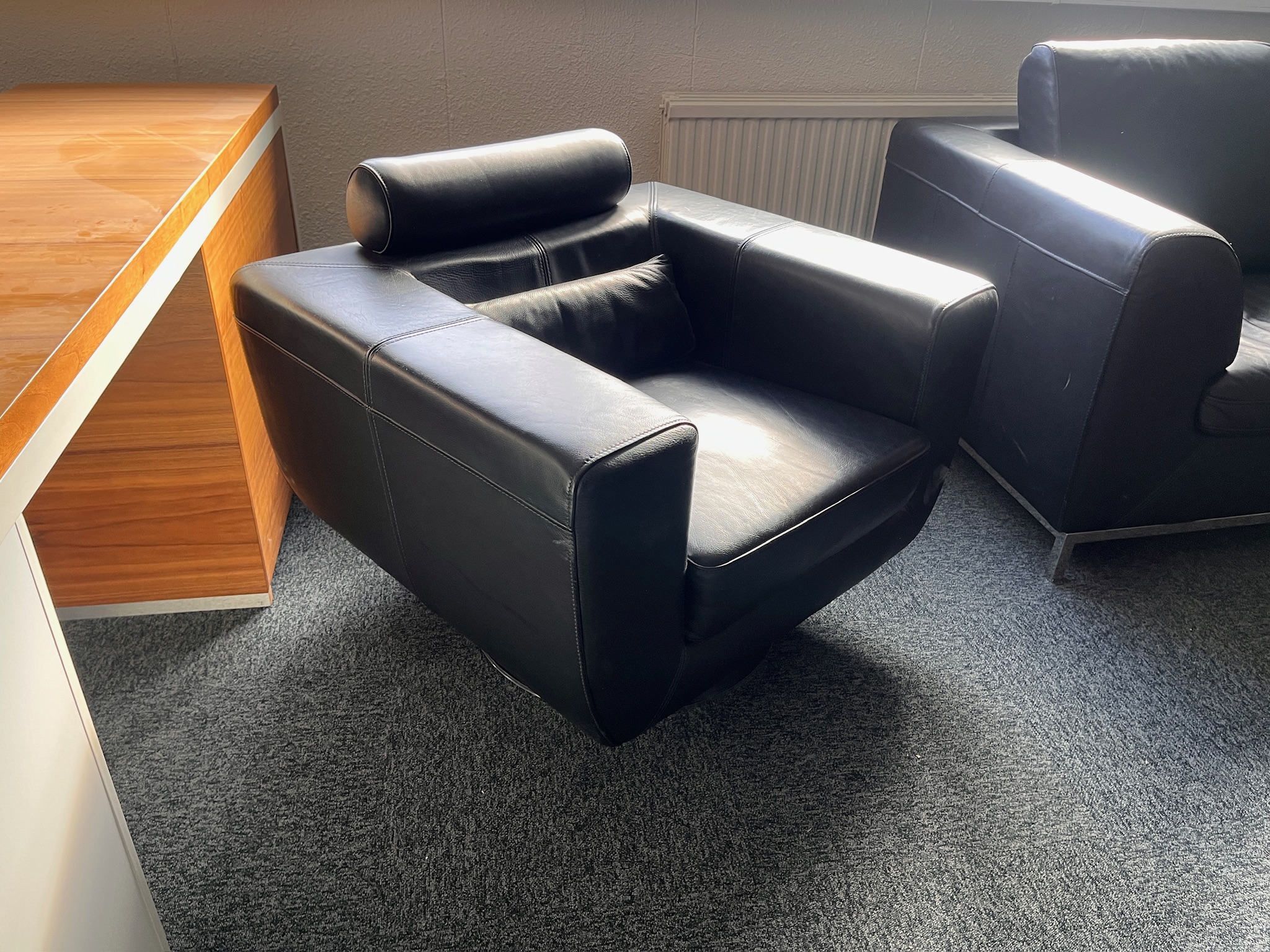 SELT / SOLD Ítalskur Natuzzi leðurarmstóll frá Casa 2