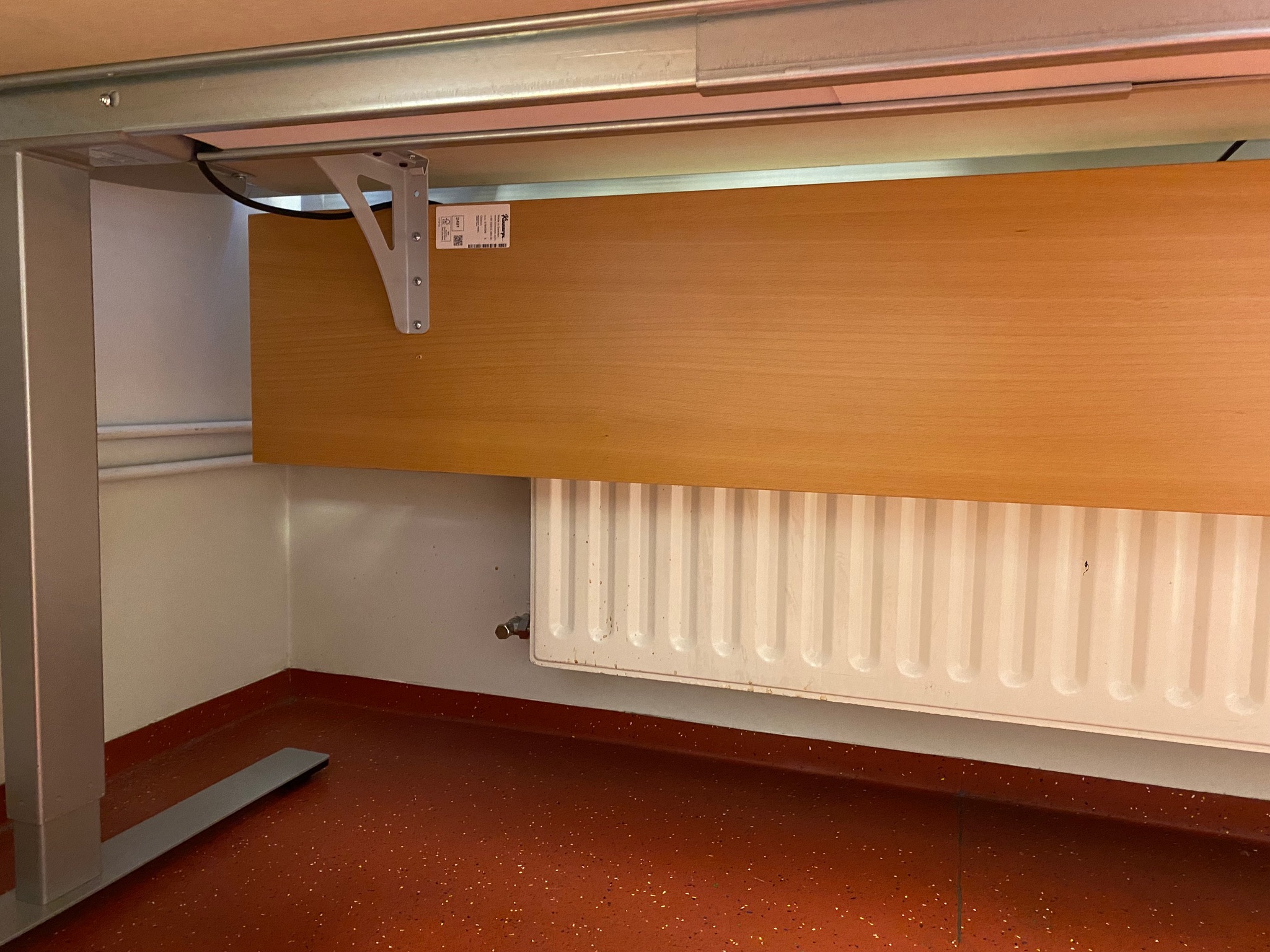 SELT / SOLD Rafmagnsborð frá Kinnarps beiki 160x80 5
