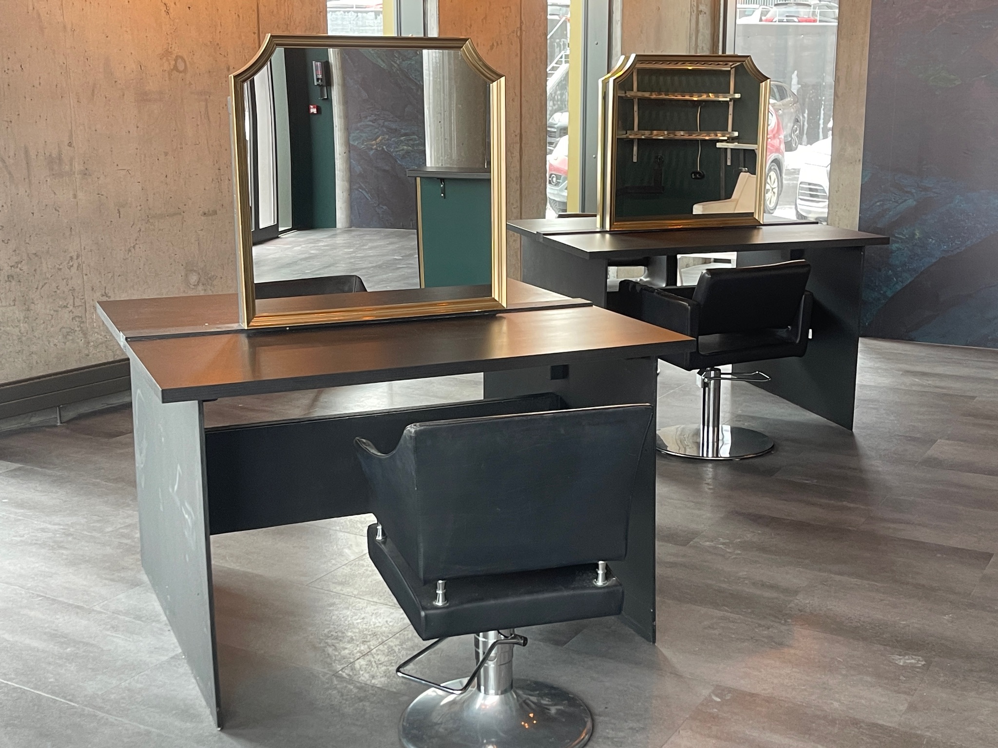 SELT / SOLD Förðunarborð / hárgreiðsluborð, B130 x D140 H88,5 sm. 4