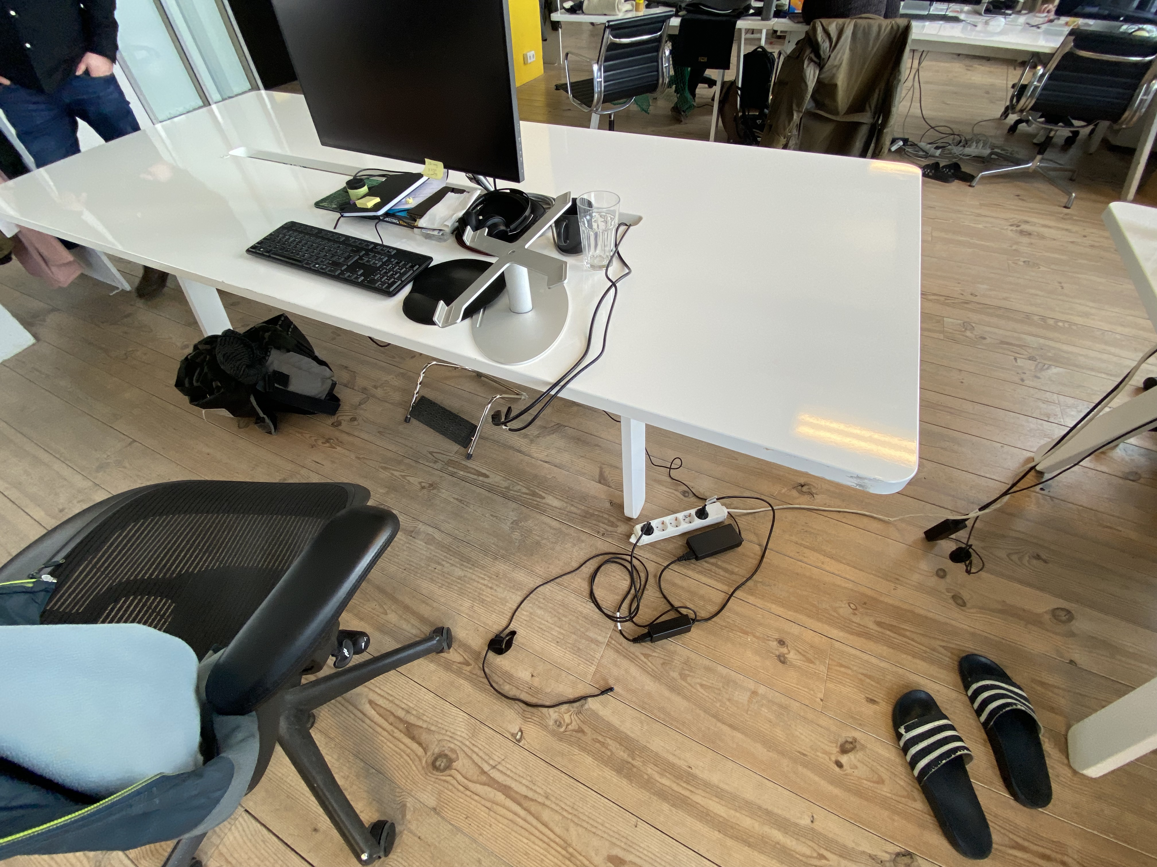 SELT / SOLD skrifborð - starfsstöð - fundarborð - vinnuborð - sérsmíði 3